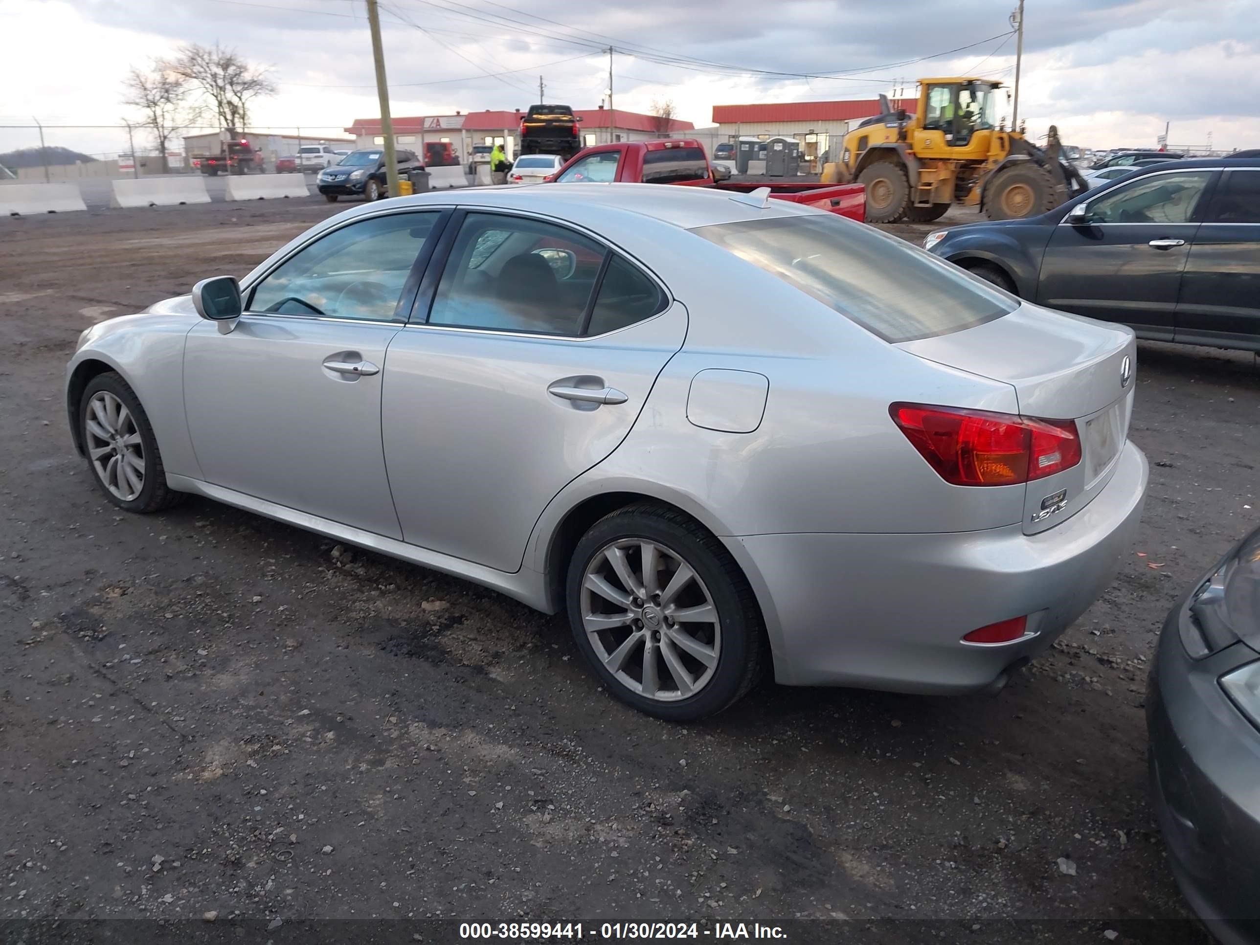 Photo 2 VIN: JTHCK262285026964 - LEXUS IS 