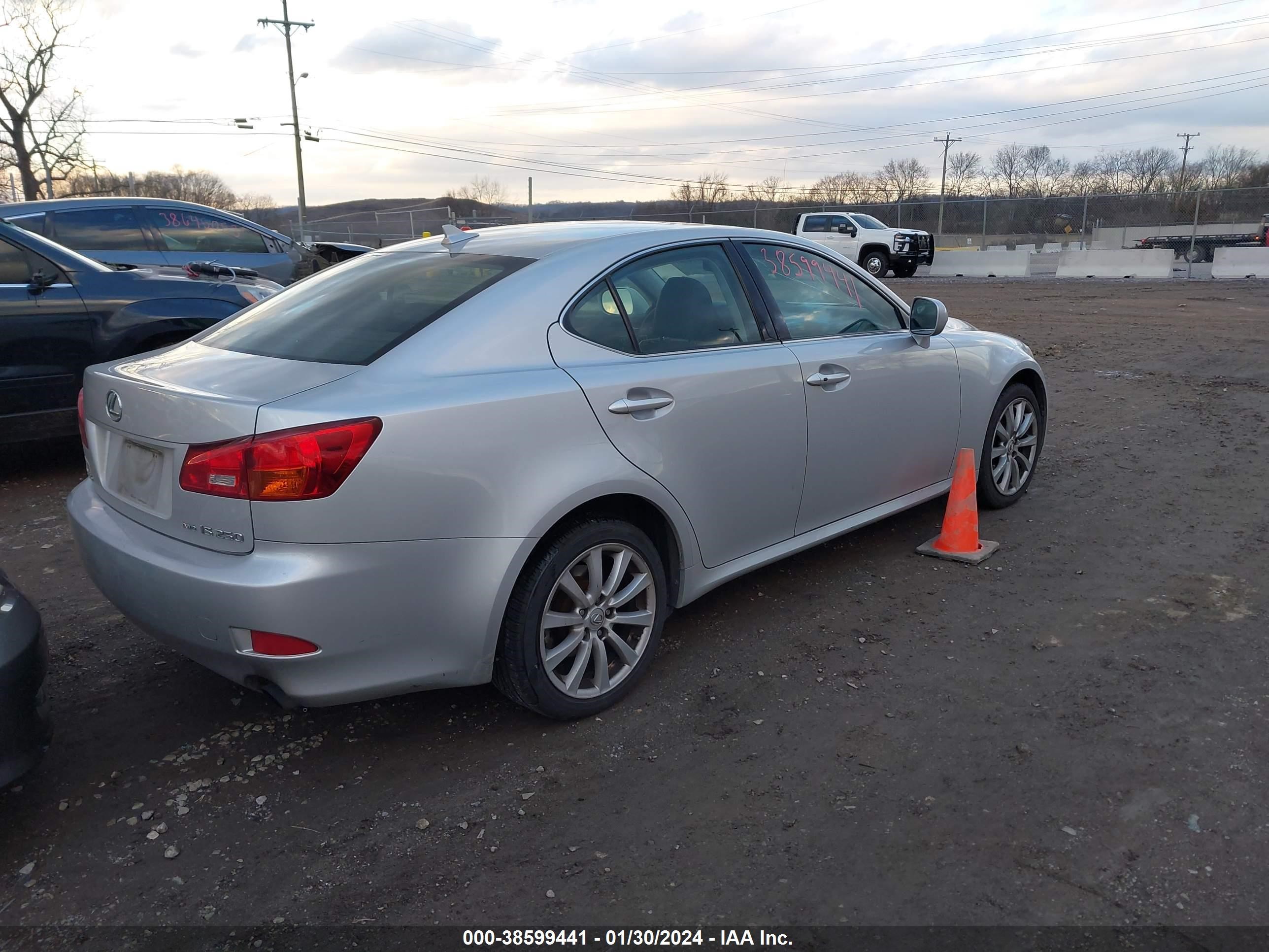 Photo 3 VIN: JTHCK262285026964 - LEXUS IS 