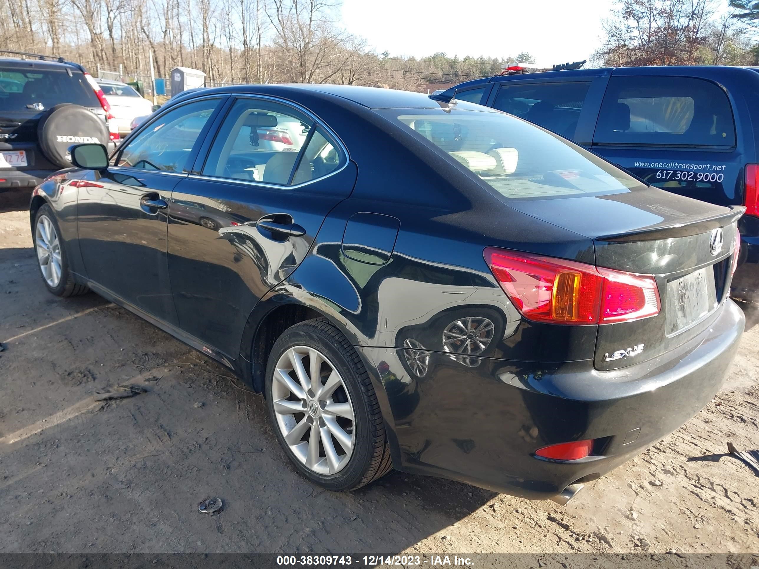 Photo 2 VIN: JTHCK262292031665 - LEXUS IS 