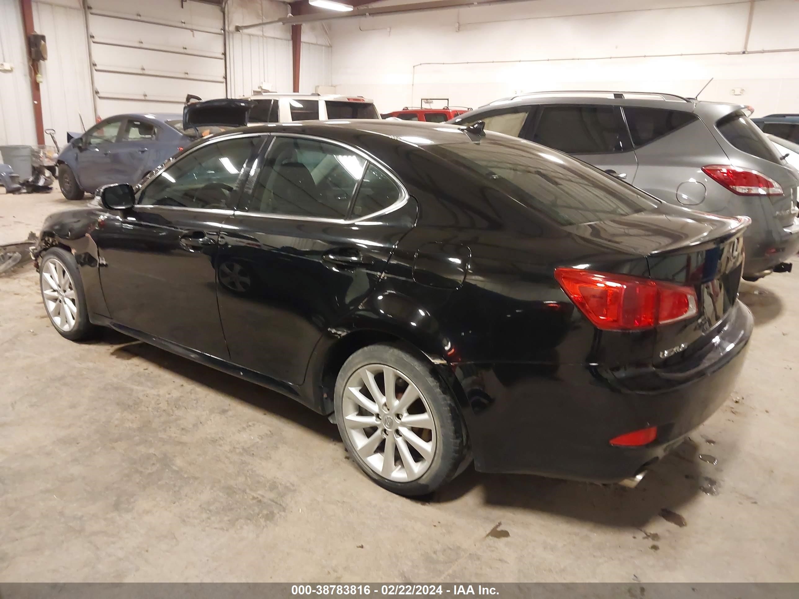 Photo 2 VIN: JTHCK262295030854 - LEXUS IS 