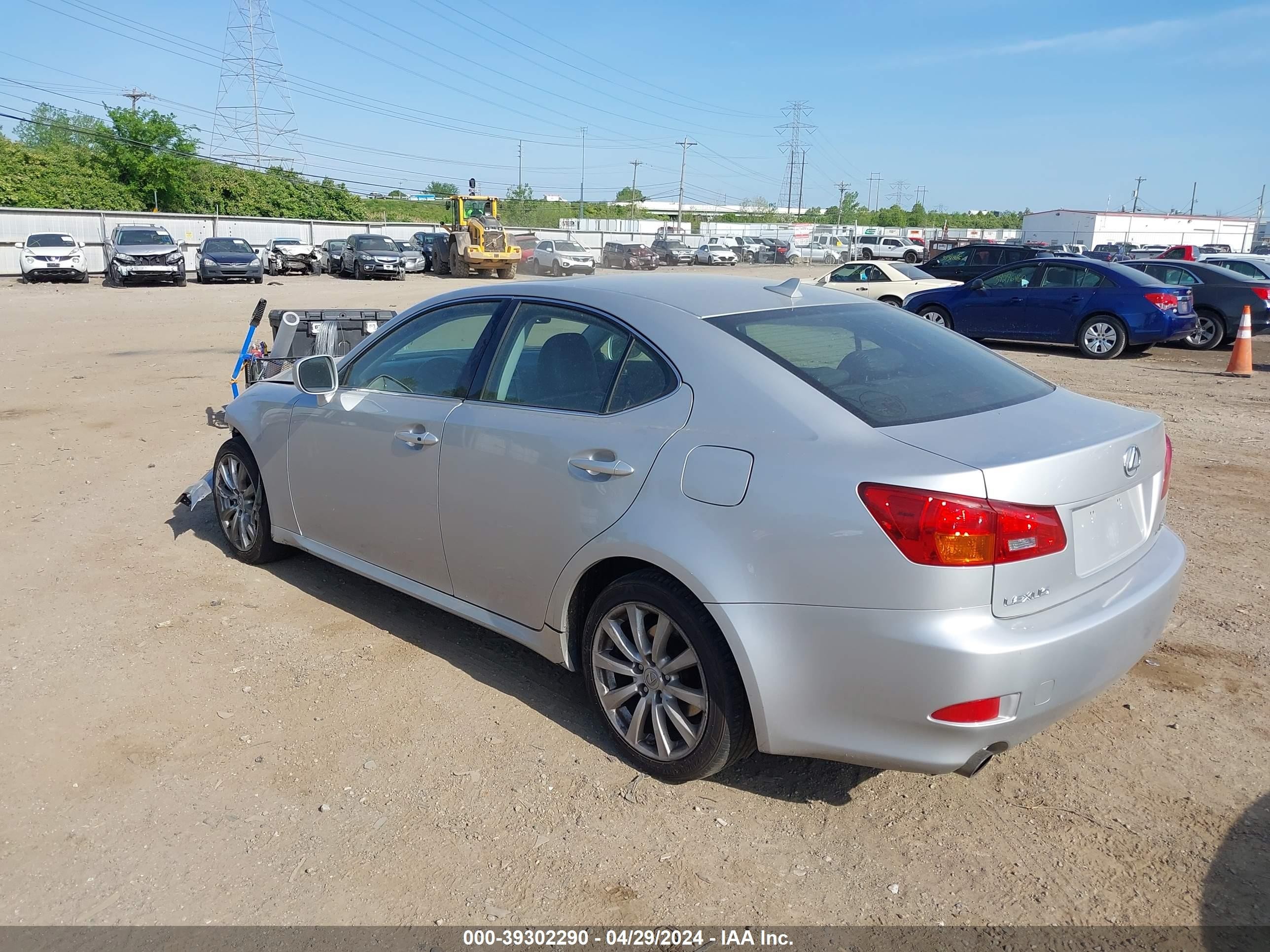 Photo 2 VIN: JTHCK262372013706 - LEXUS IS 