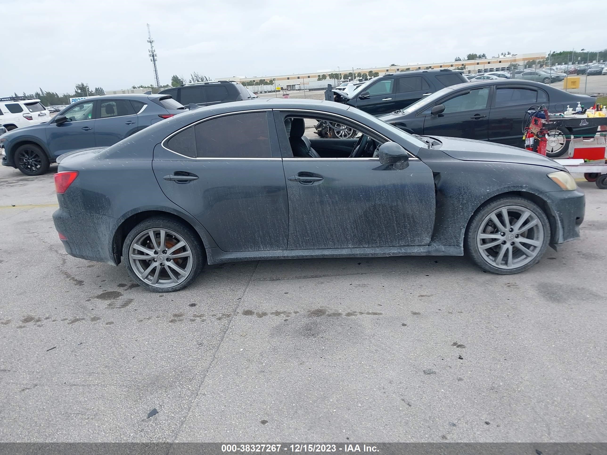 Photo 12 VIN: JTHCK262375013493 - LEXUS IS 