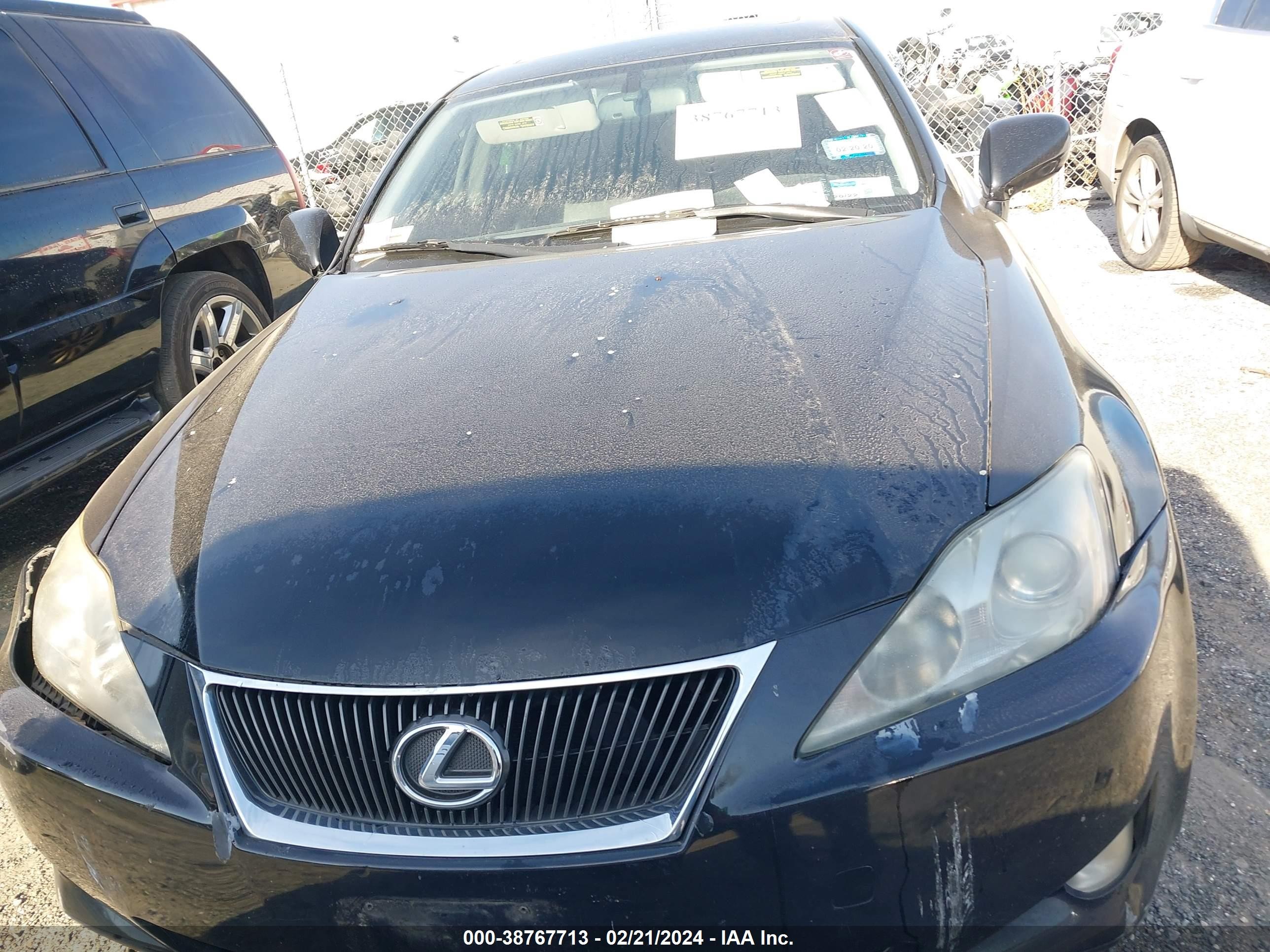 Photo 9 VIN: JTHCK262385017156 - LEXUS IS 