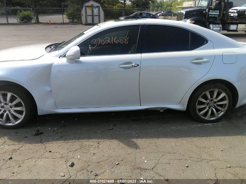 Photo 12 VIN: JTHCK262385023510 - LEXUS IS 