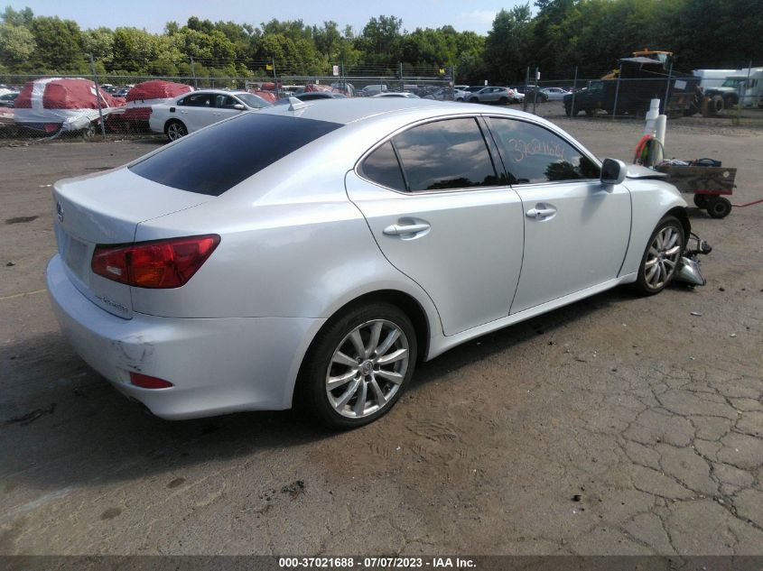 Photo 3 VIN: JTHCK262385023510 - LEXUS IS 