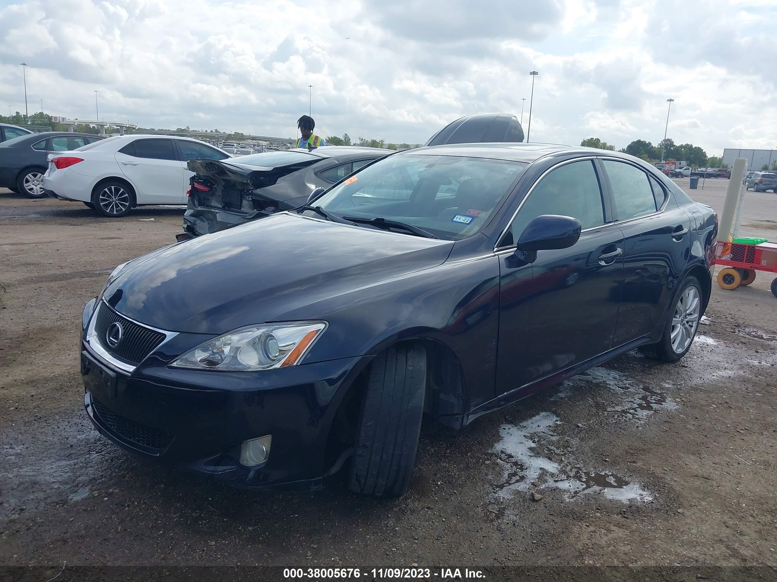 Photo 1 VIN: JTHCK262485027307 - LEXUS IS 