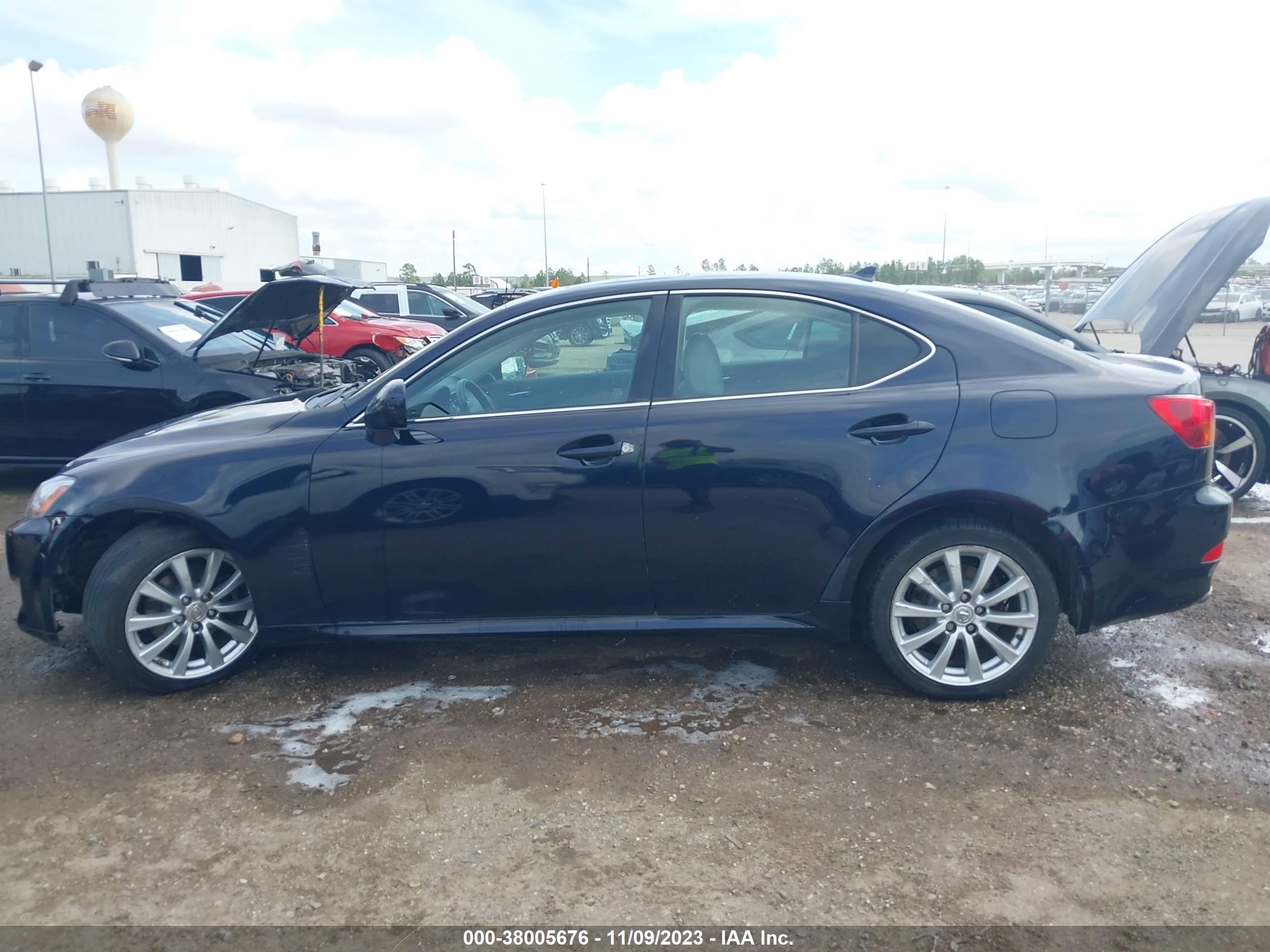 Photo 13 VIN: JTHCK262485027307 - LEXUS IS 