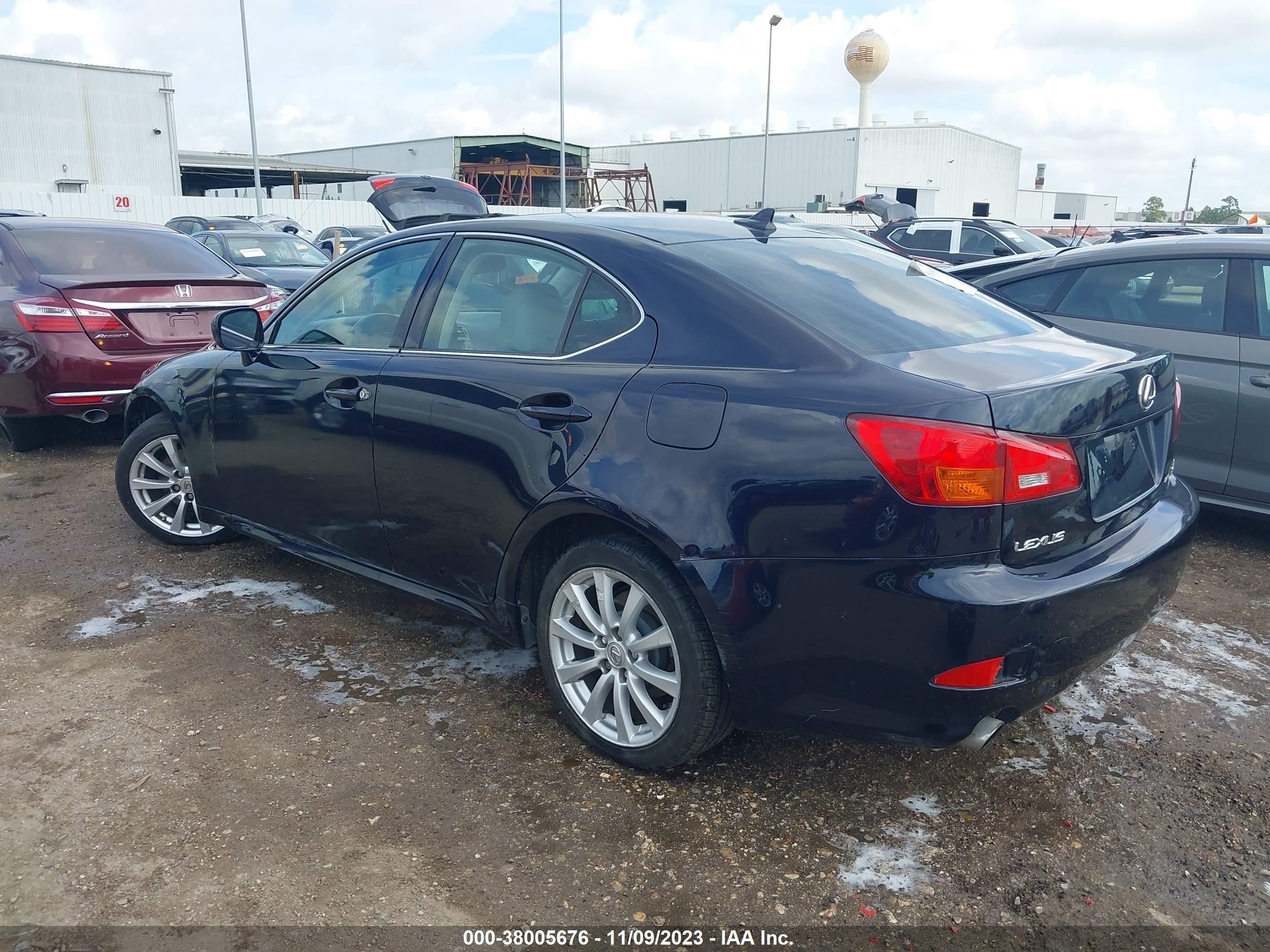 Photo 2 VIN: JTHCK262485027307 - LEXUS IS 