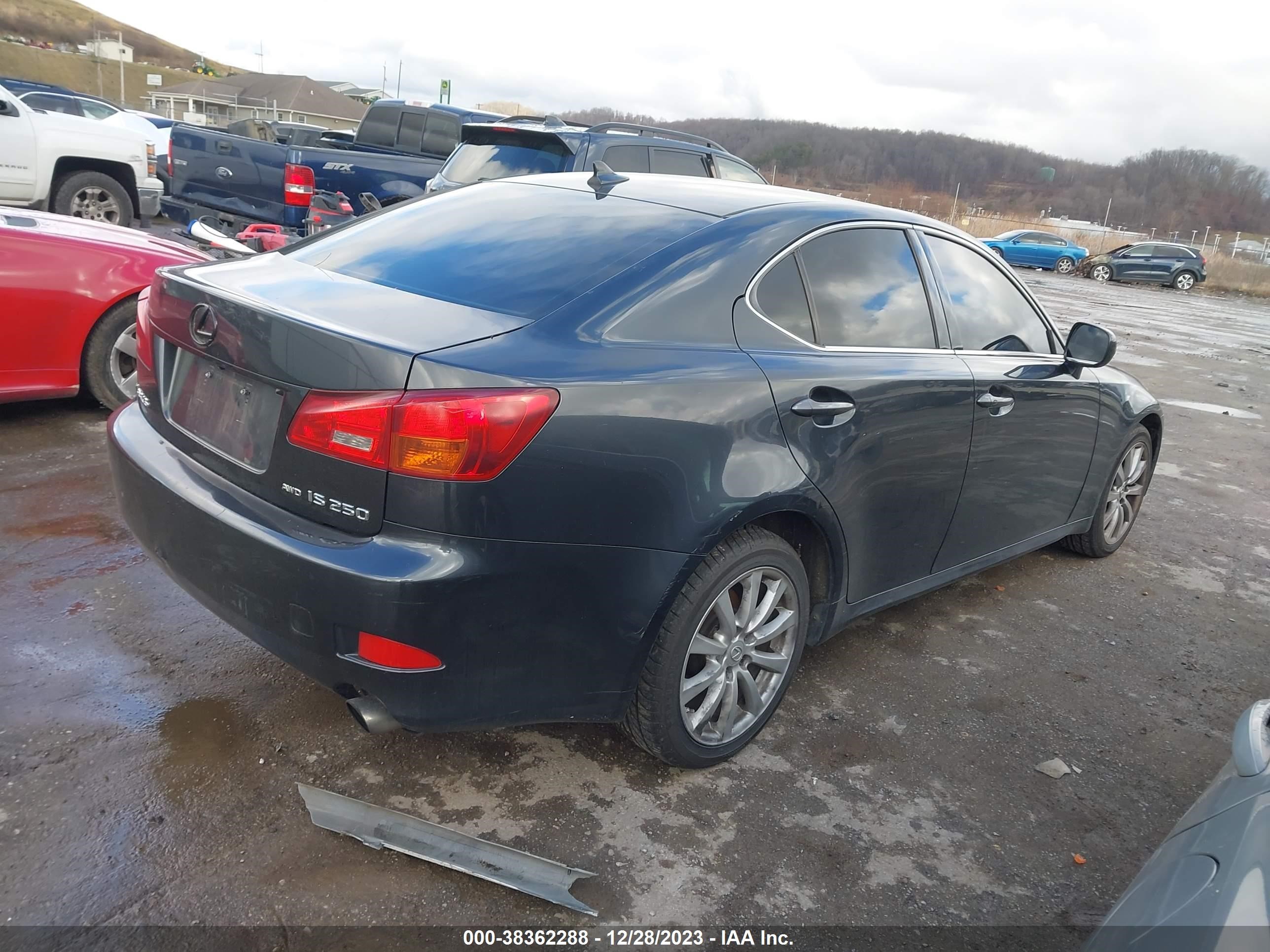 Photo 3 VIN: JTHCK262572018857 - LEXUS IS 