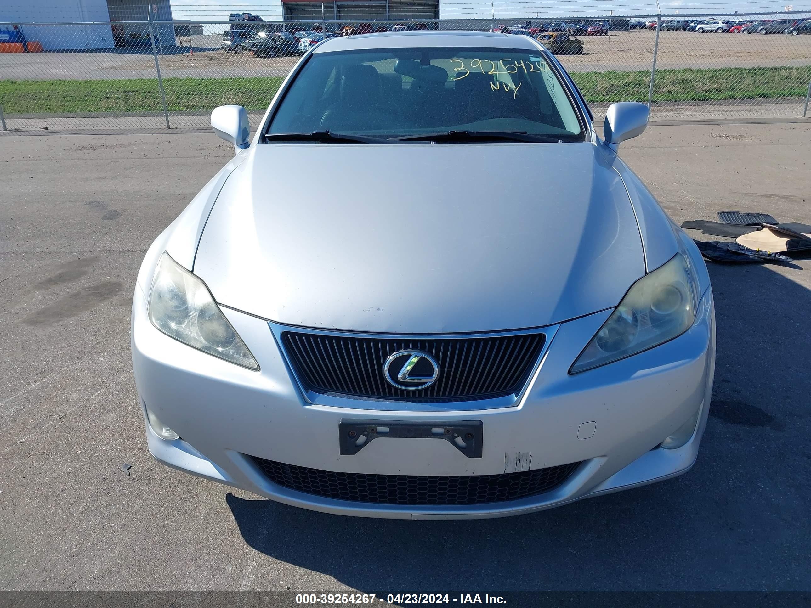 Photo 11 VIN: JTHCK262572019250 - LEXUS IS 