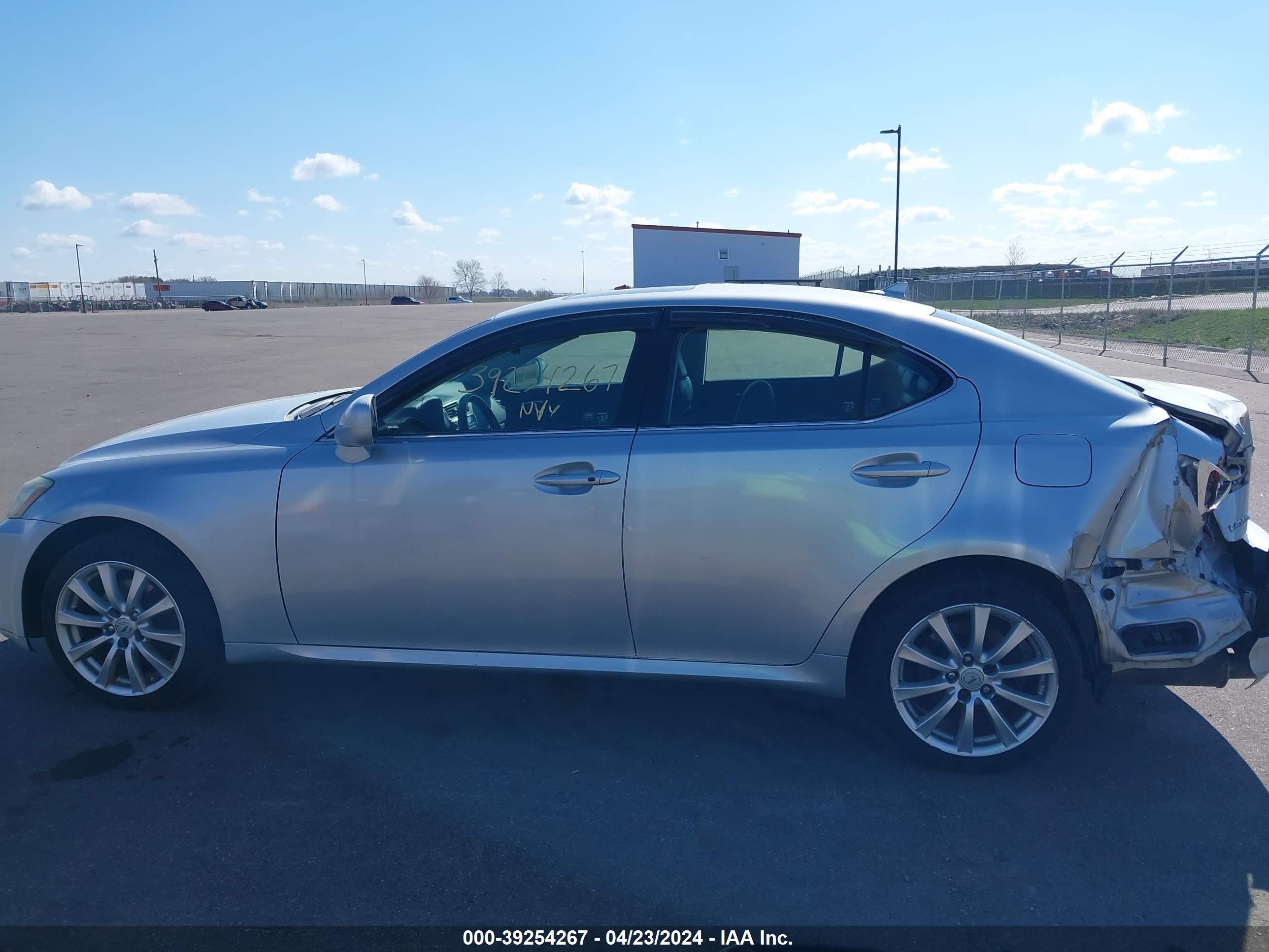 Photo 13 VIN: JTHCK262572019250 - LEXUS IS 