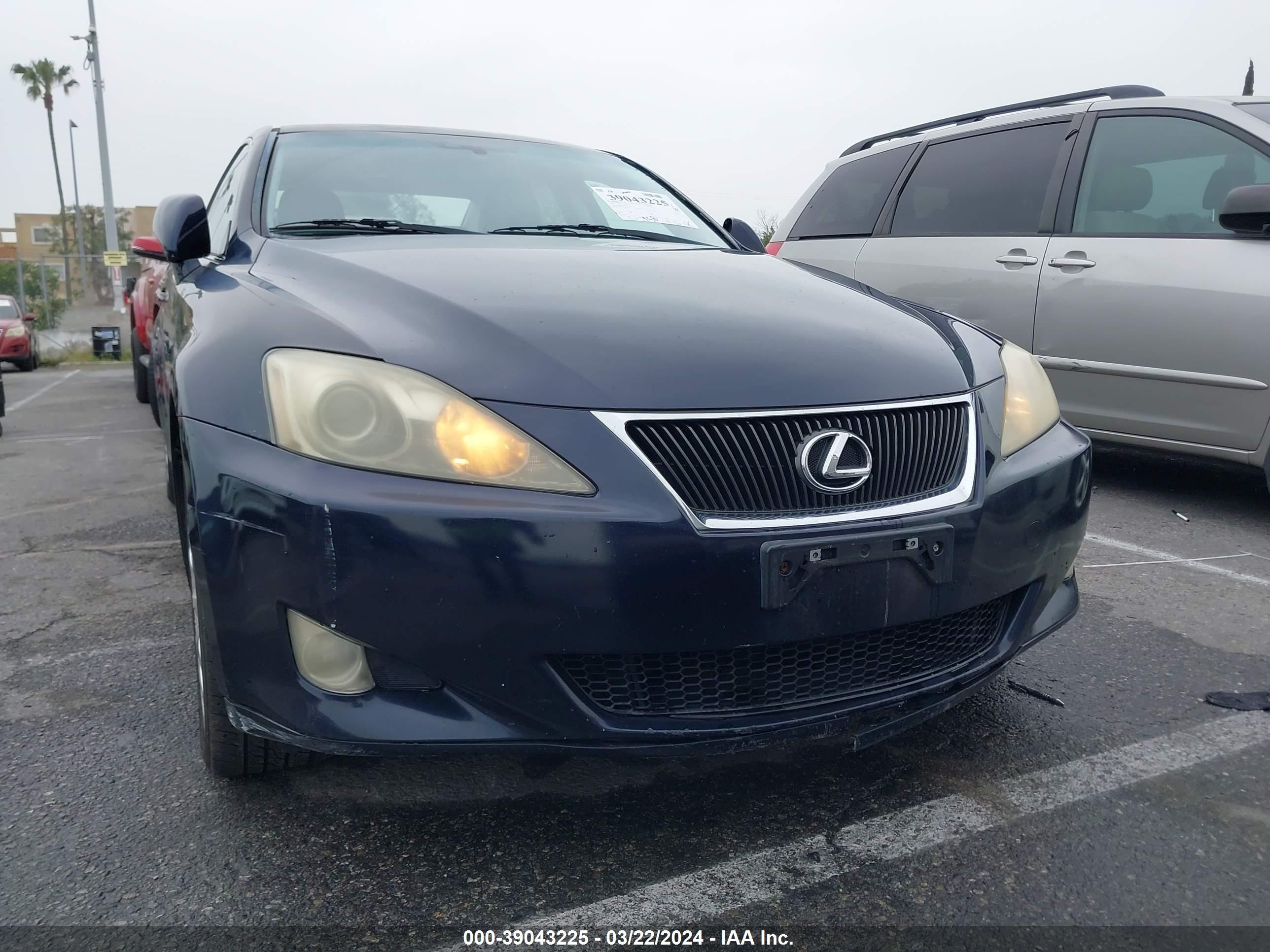 Photo 5 VIN: JTHCK262575014774 - LEXUS IS 