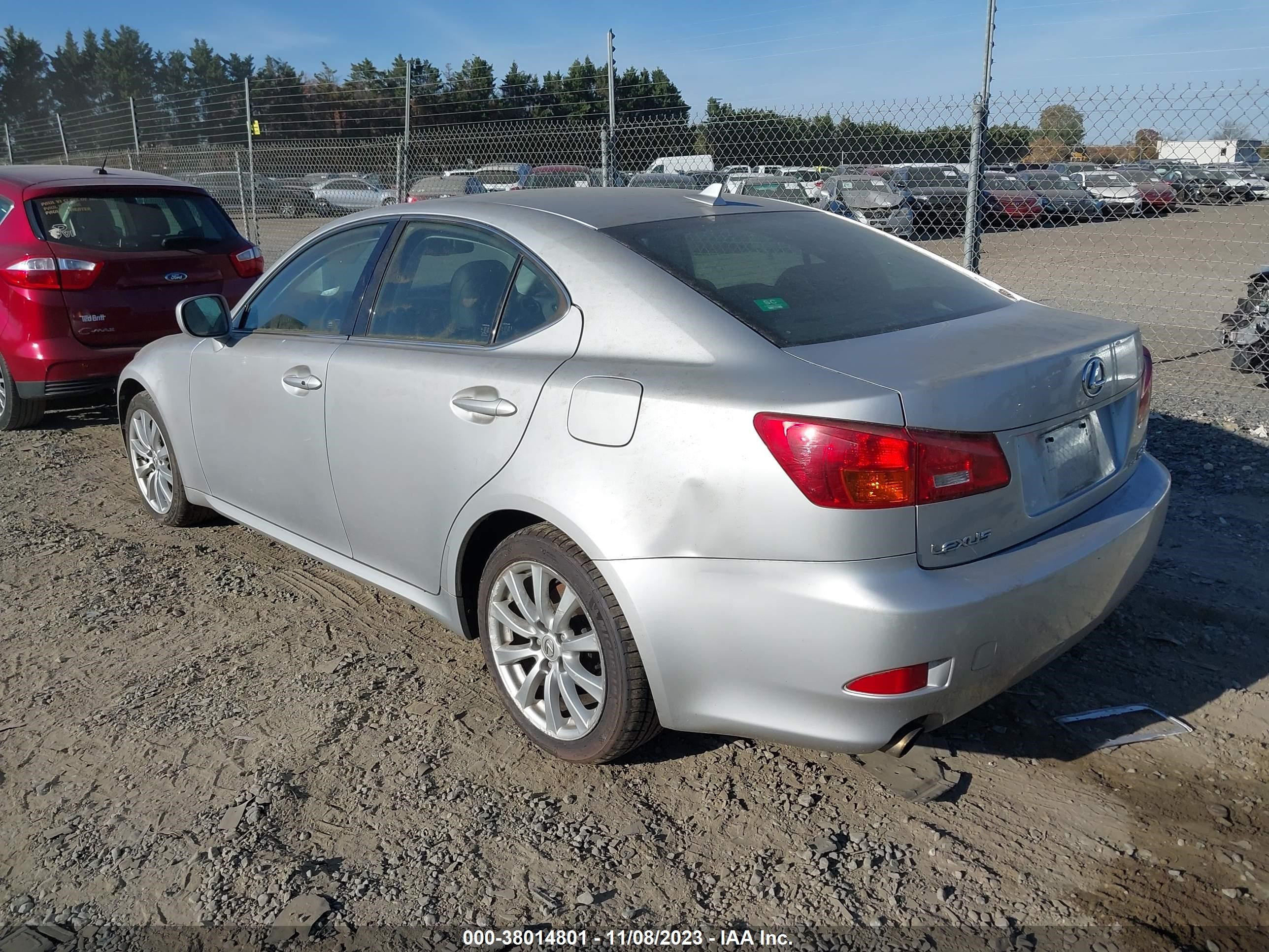 Photo 2 VIN: JTHCK262582024868 - LEXUS IS 