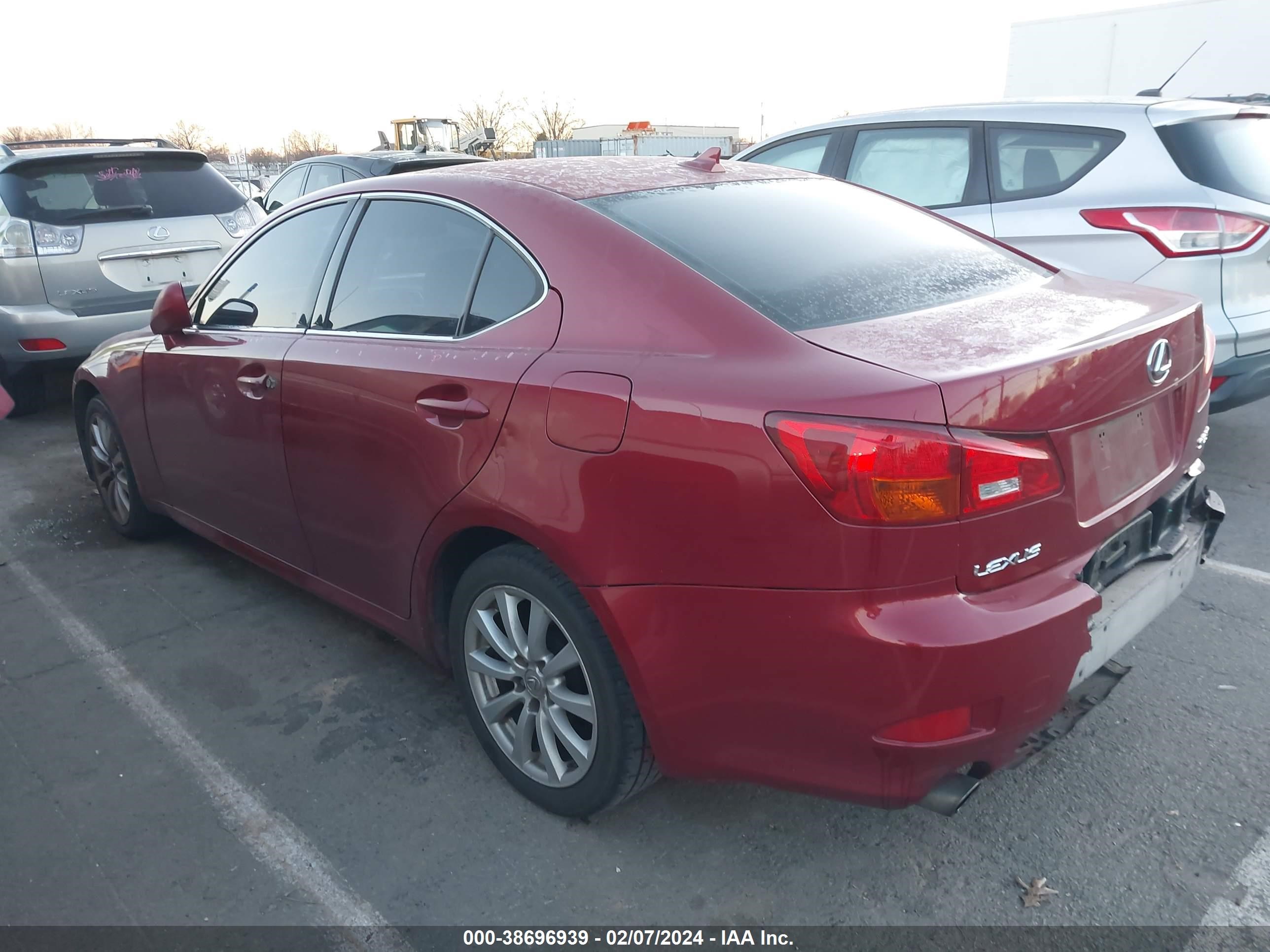 Photo 2 VIN: JTHCK262672015532 - LEXUS IS 