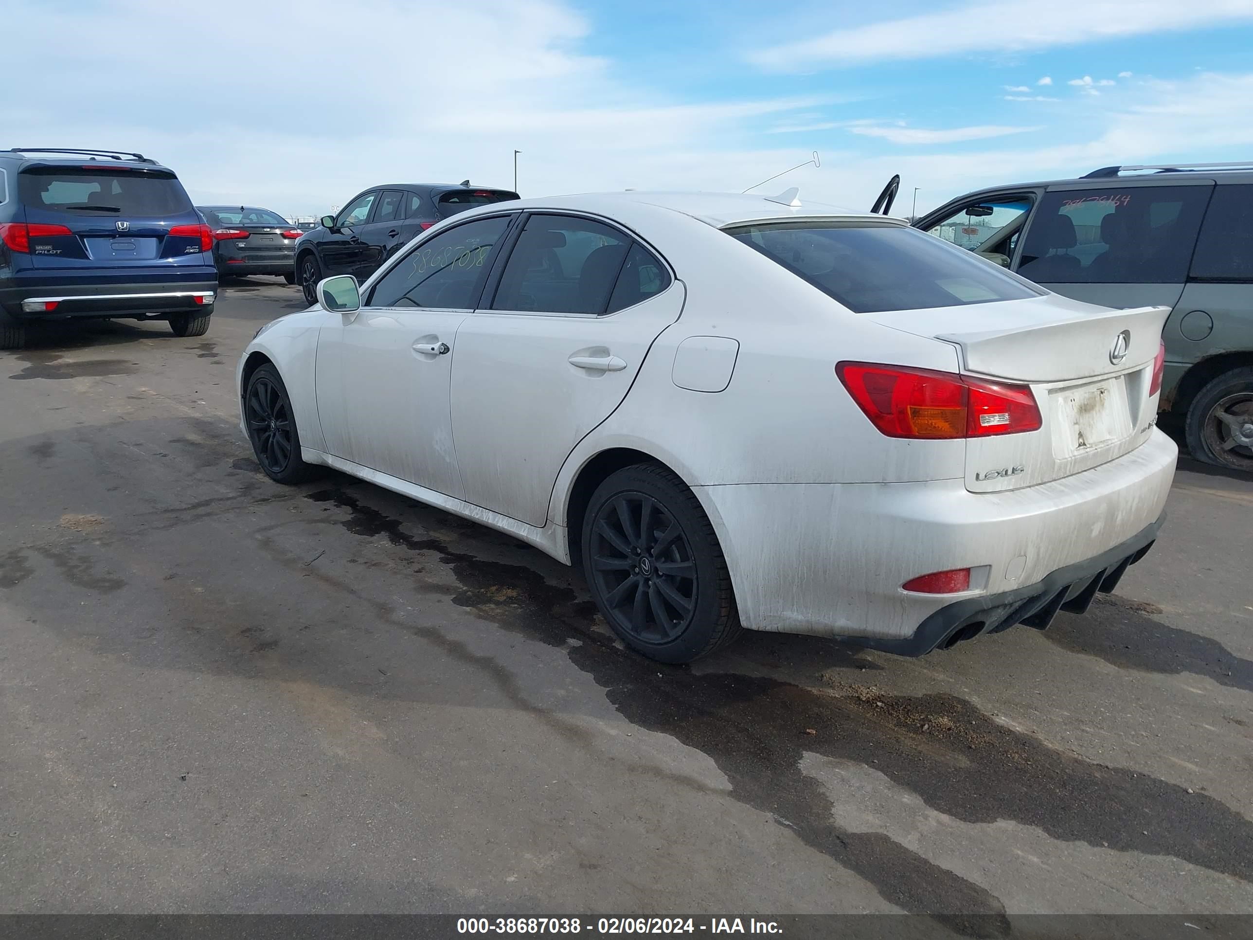 Photo 2 VIN: JTHCK262672017717 - LEXUS IS 