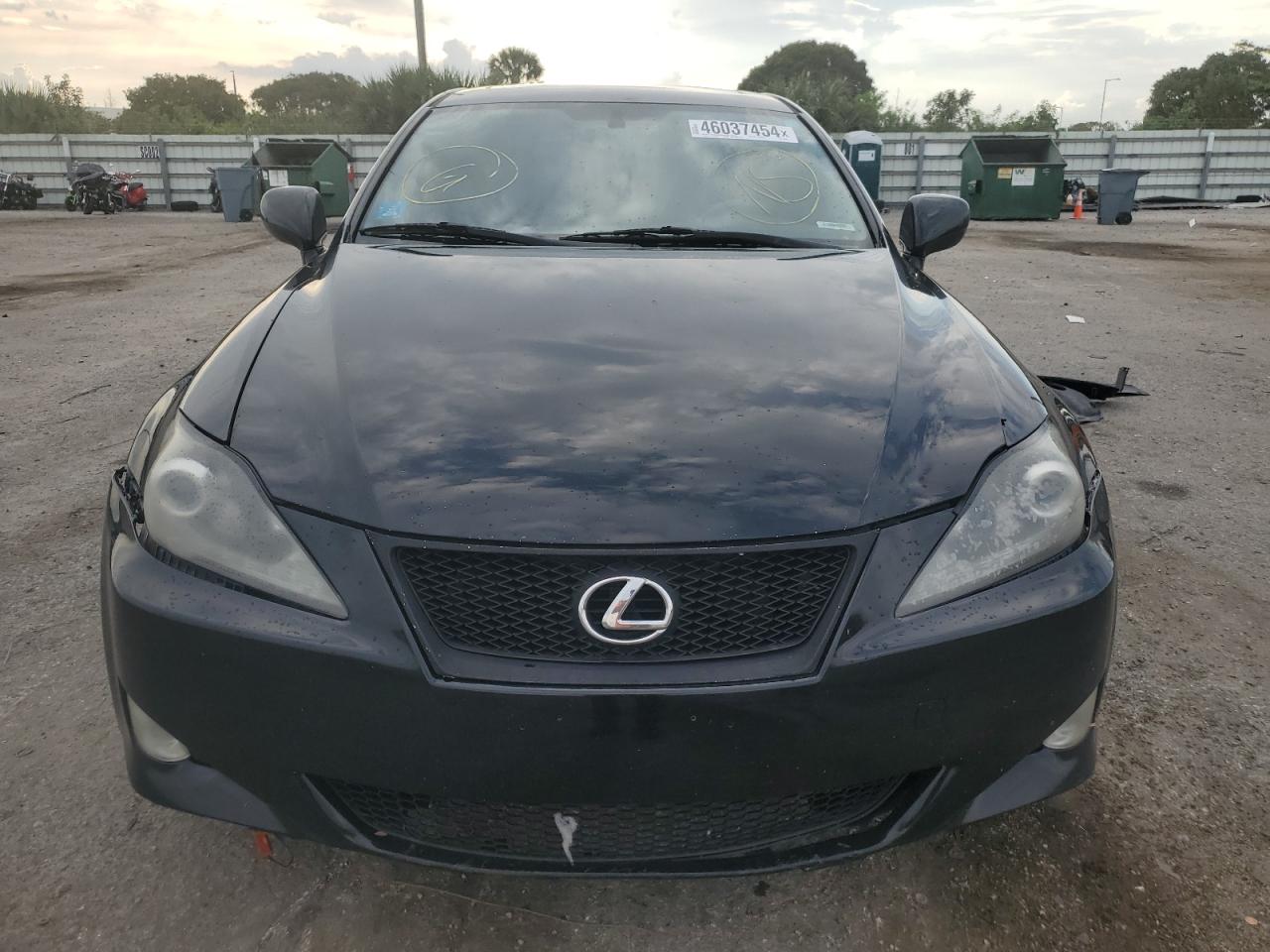 Photo 4 VIN: JTHCK262685025042 - LEXUS IS 