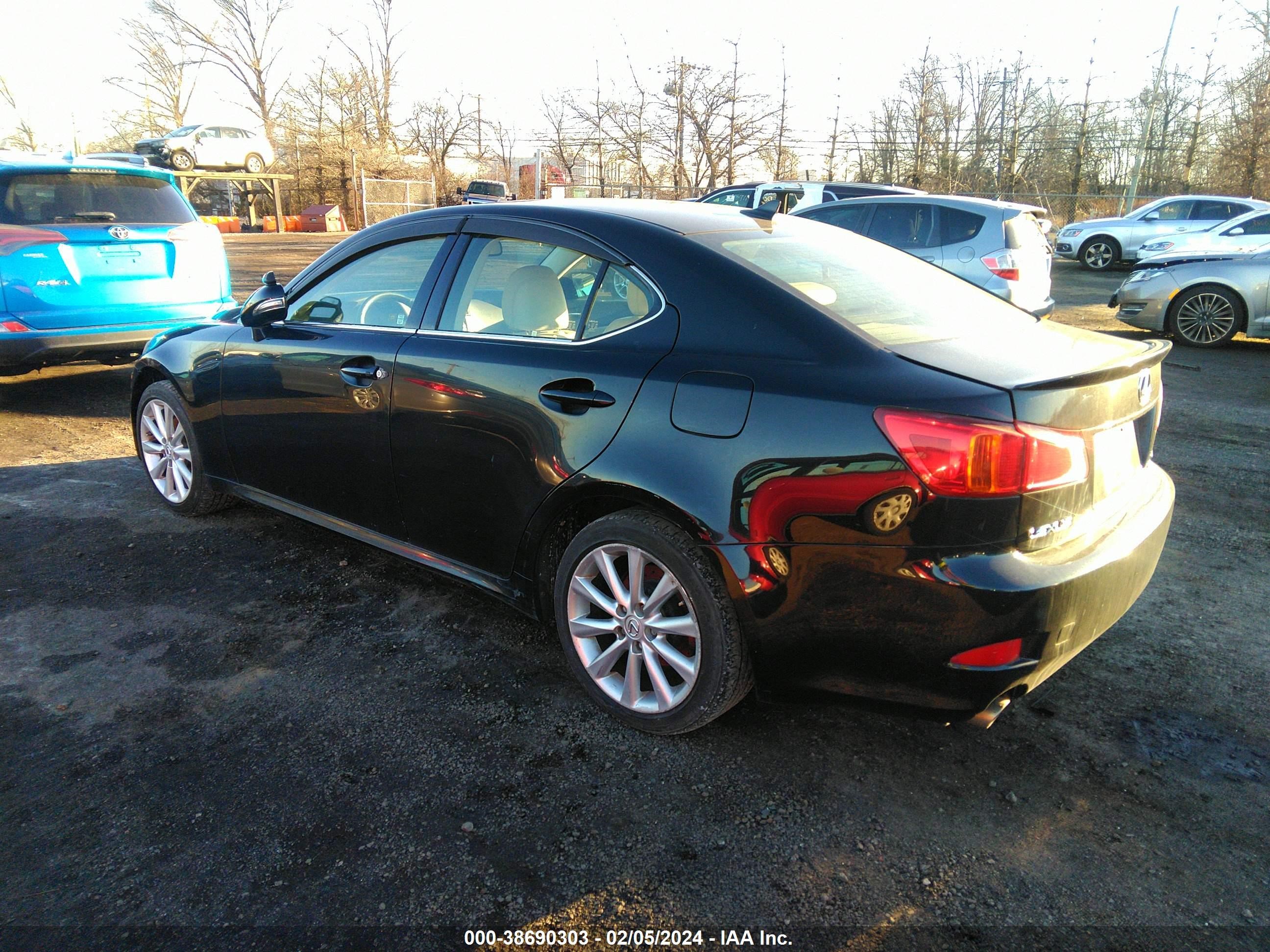 Photo 2 VIN: JTHCK262695031750 - LEXUS IS 