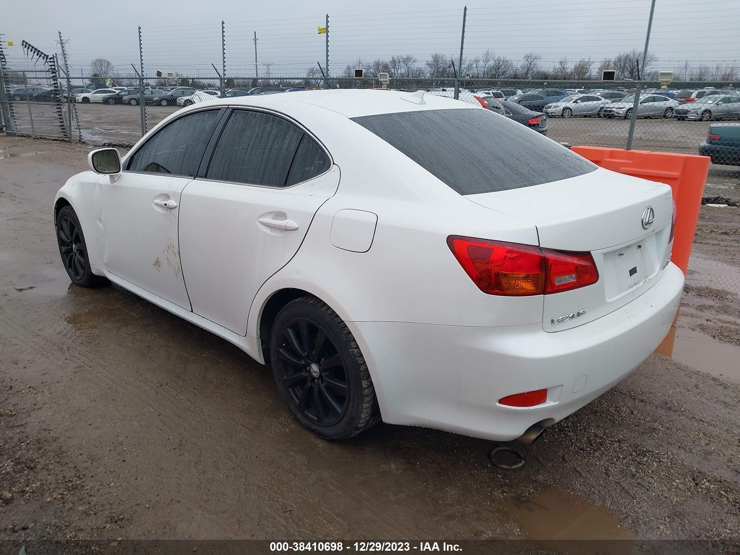 Photo 2 VIN: JTHCK262782021034 - LEXUS IS 