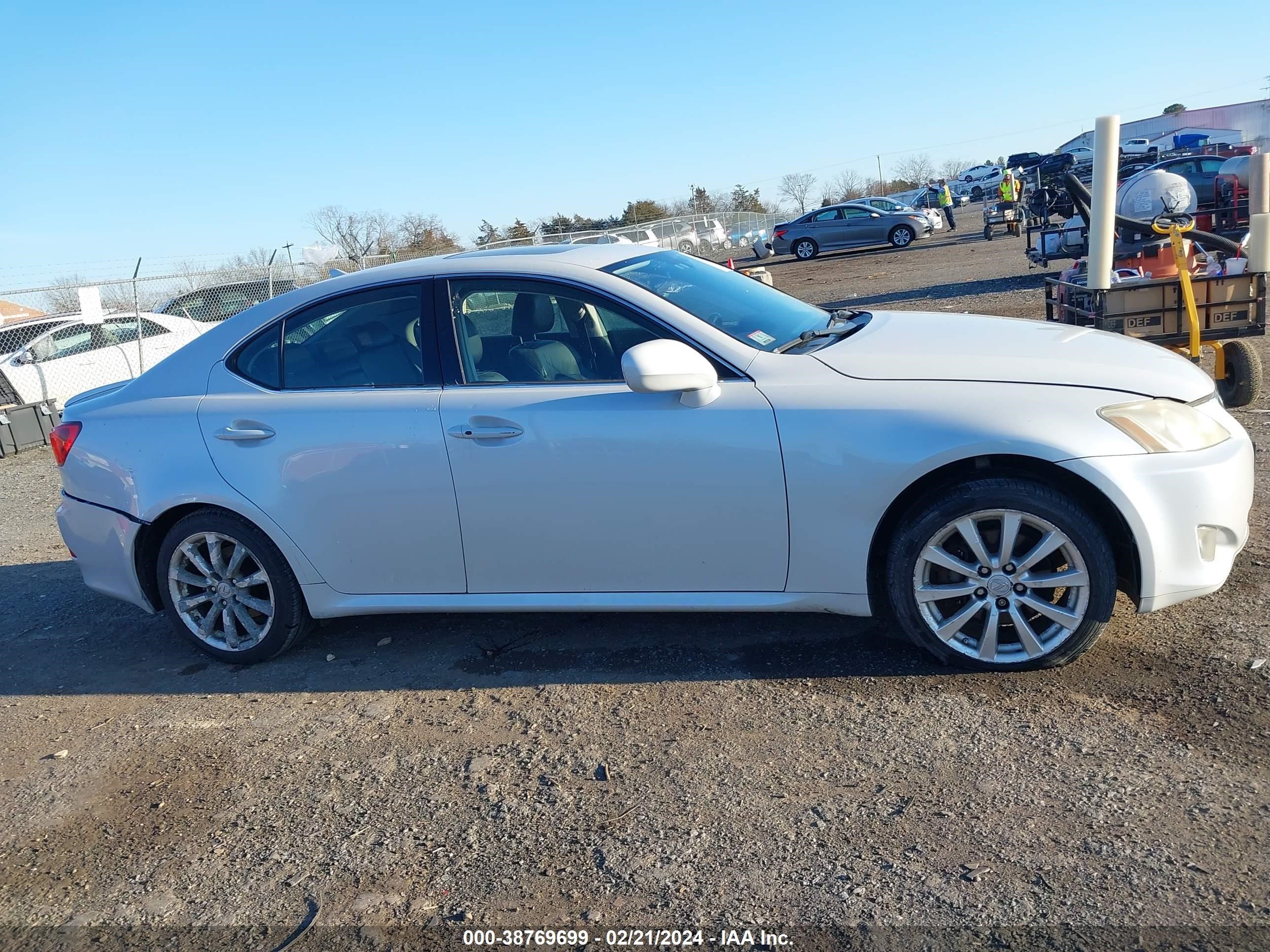 Photo 12 VIN: JTHCK262782027514 - LEXUS IS 