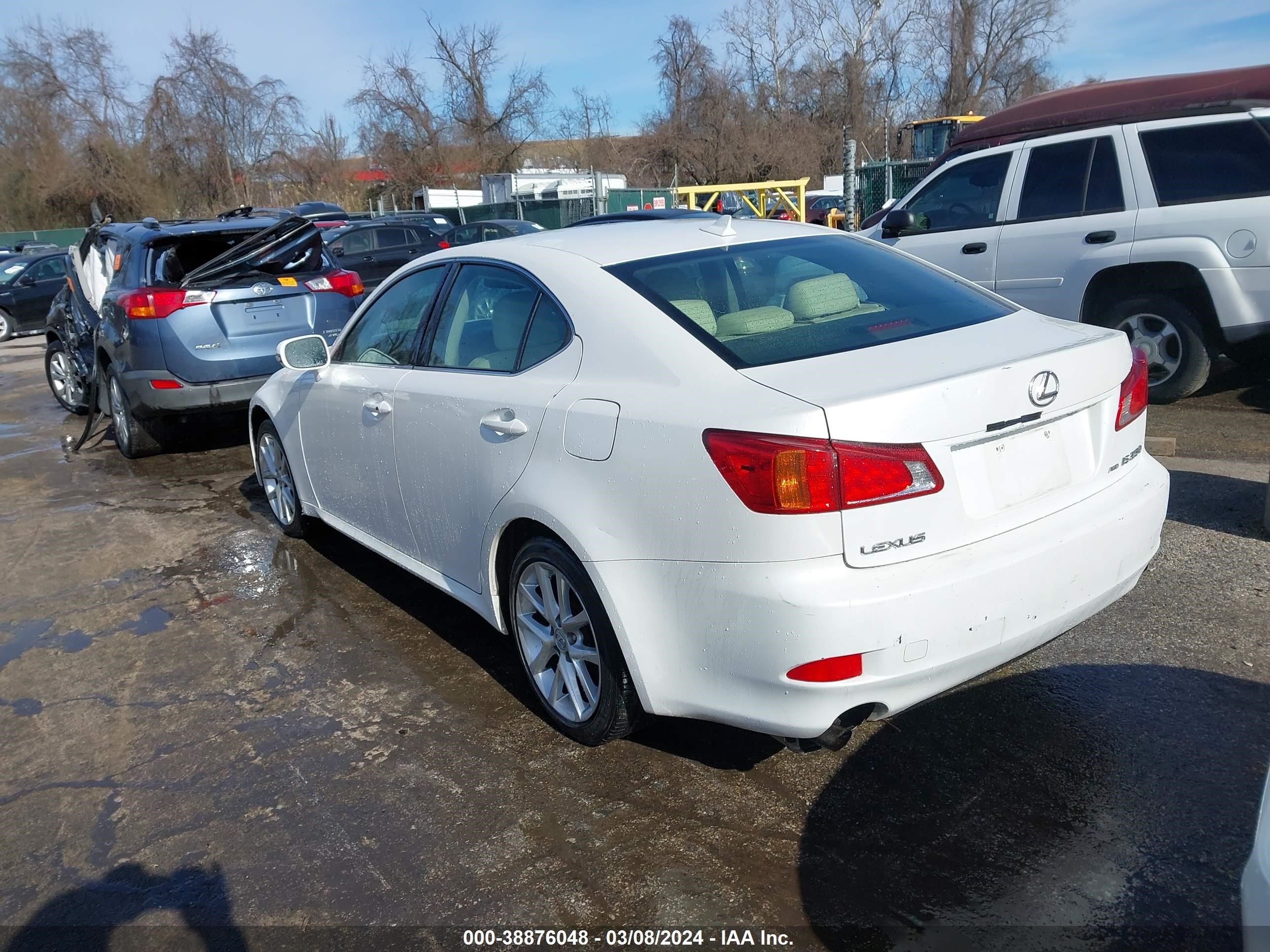 Photo 2 VIN: JTHCK262792032357 - LEXUS IS 