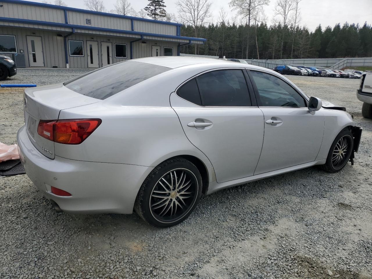 Photo 2 VIN: JTHCK262865001970 - LEXUS IS 