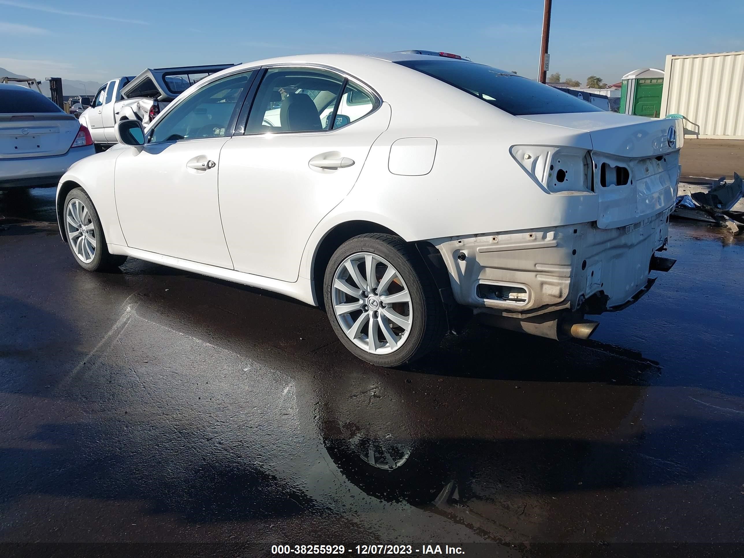 Photo 2 VIN: JTHCK262865007221 - LEXUS IS 