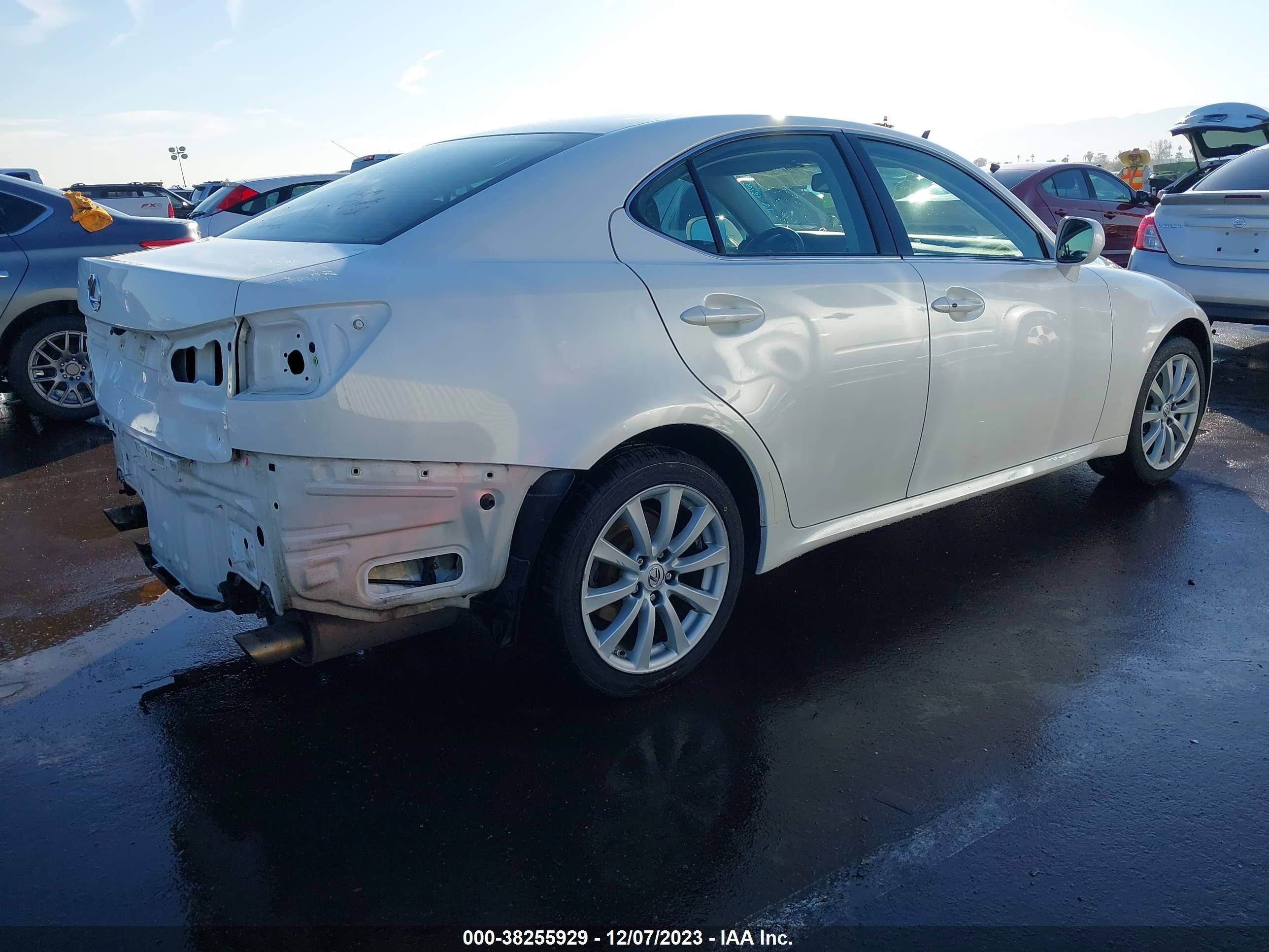 Photo 3 VIN: JTHCK262865007221 - LEXUS IS 