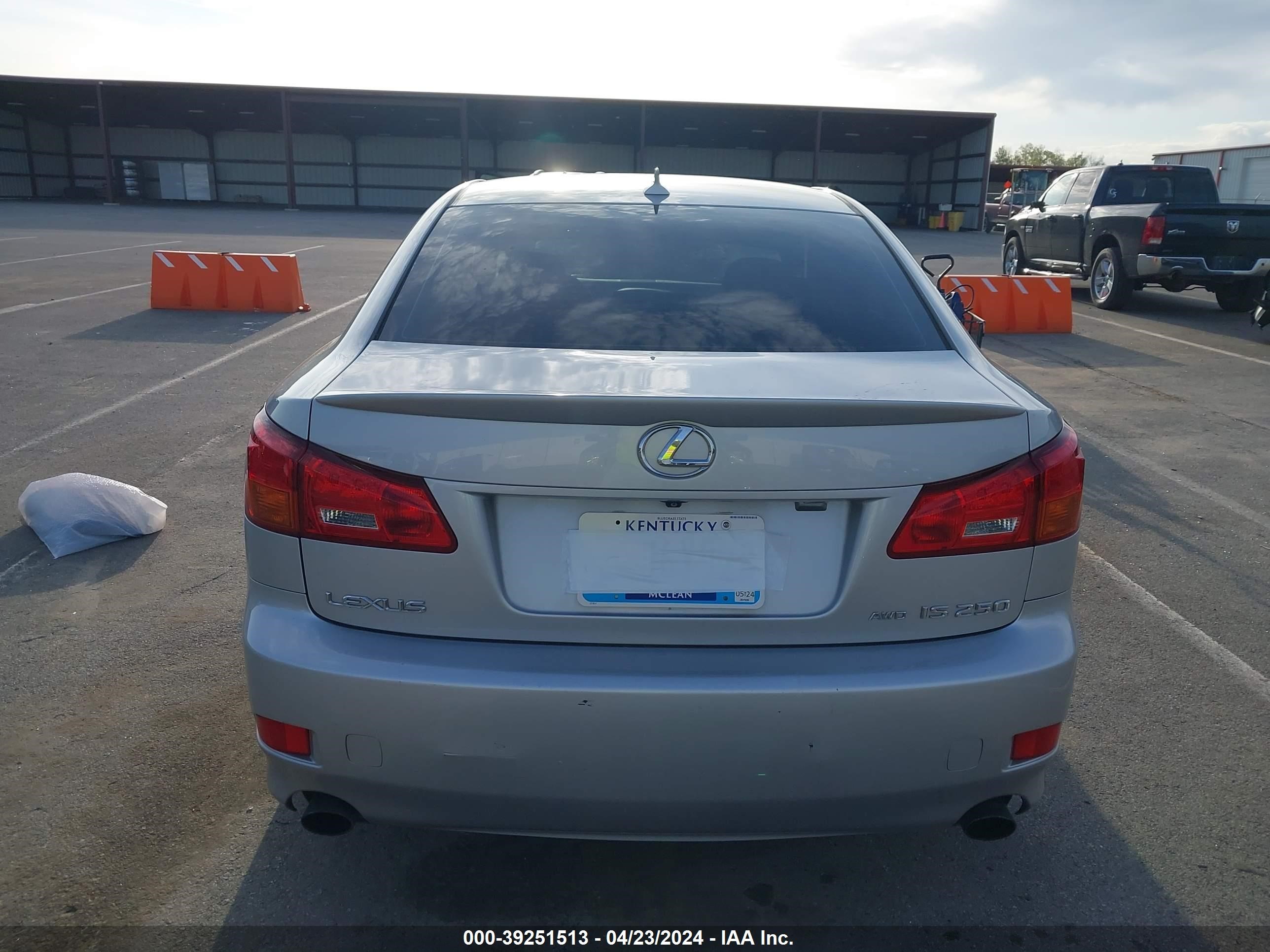 Photo 15 VIN: JTHCK262872009005 - LEXUS IS 