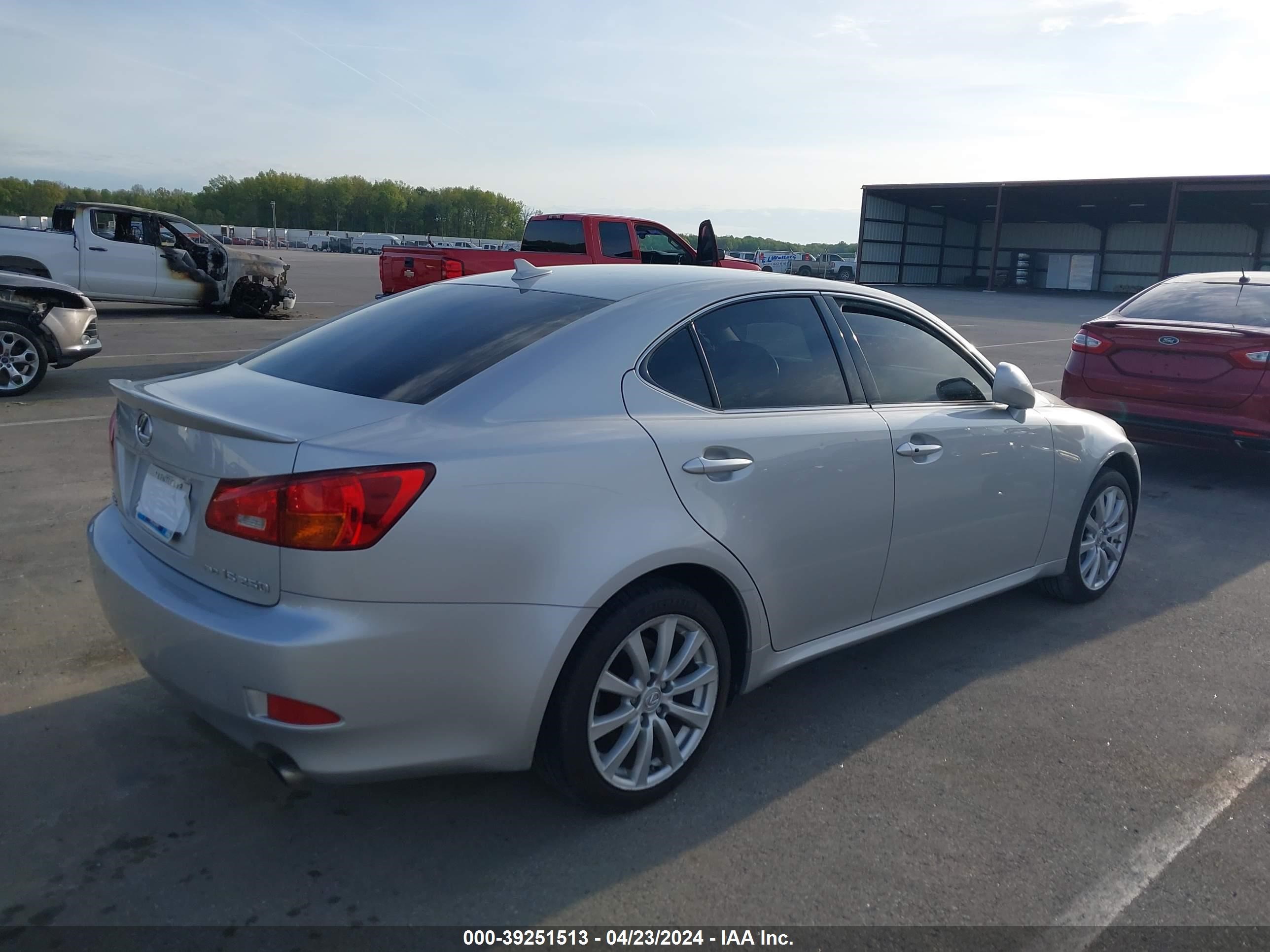 Photo 3 VIN: JTHCK262872009005 - LEXUS IS 