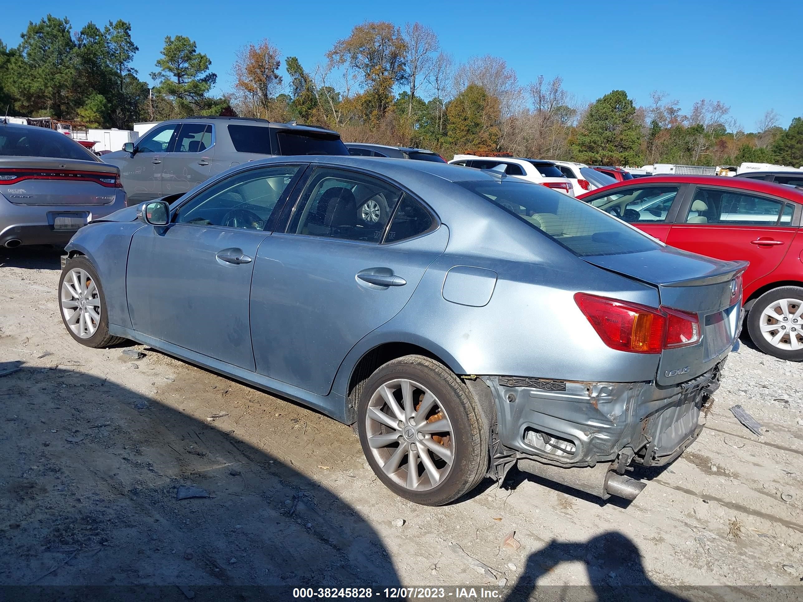 Photo 2 VIN: JTHCK262892030438 - LEXUS IS 