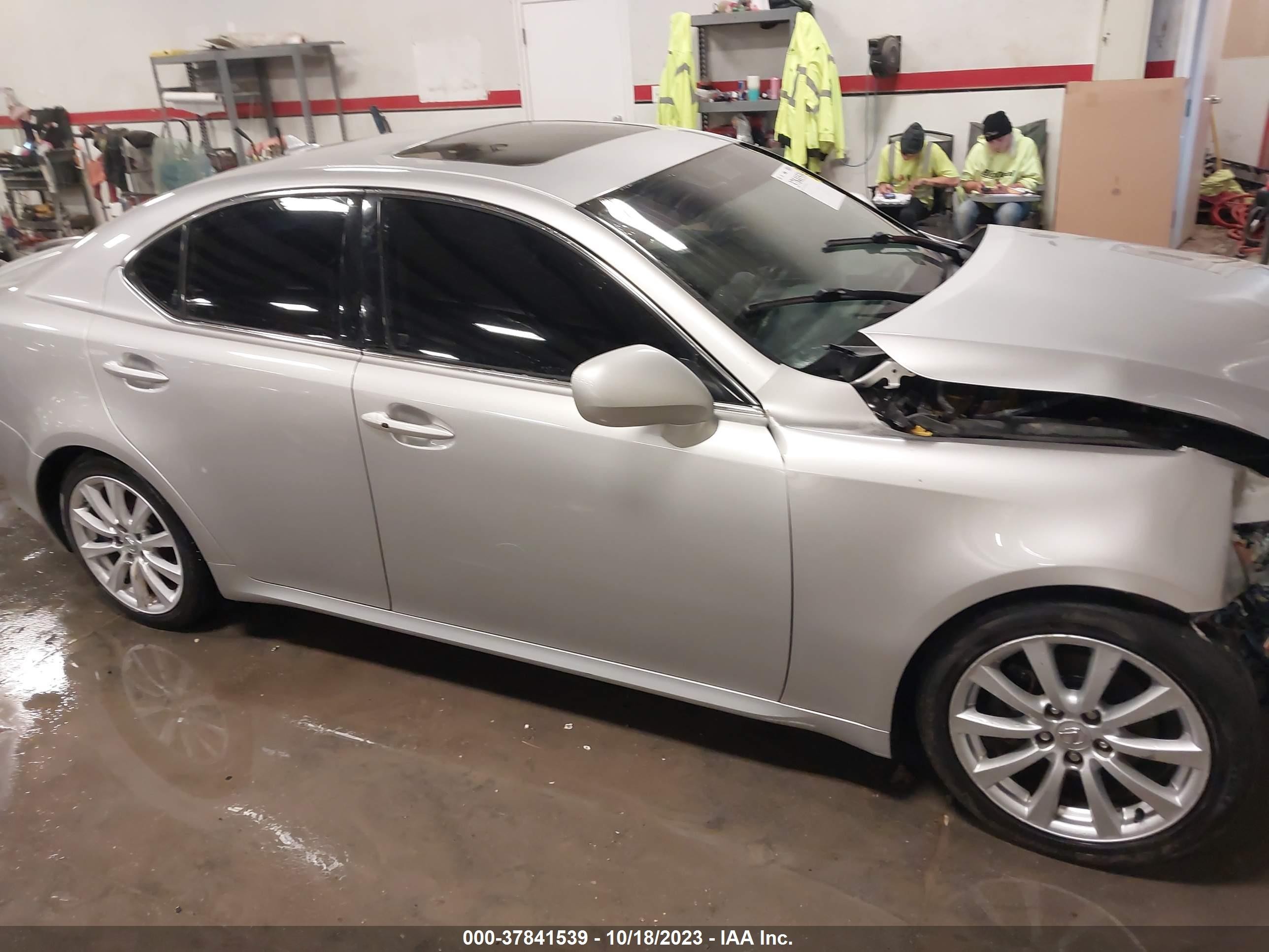 Photo 11 VIN: JTHCK262972010521 - LEXUS IS 