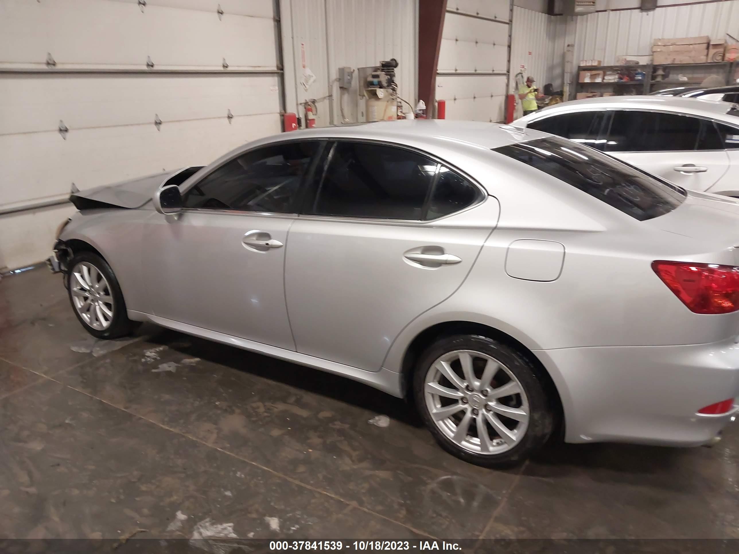 Photo 12 VIN: JTHCK262972010521 - LEXUS IS 