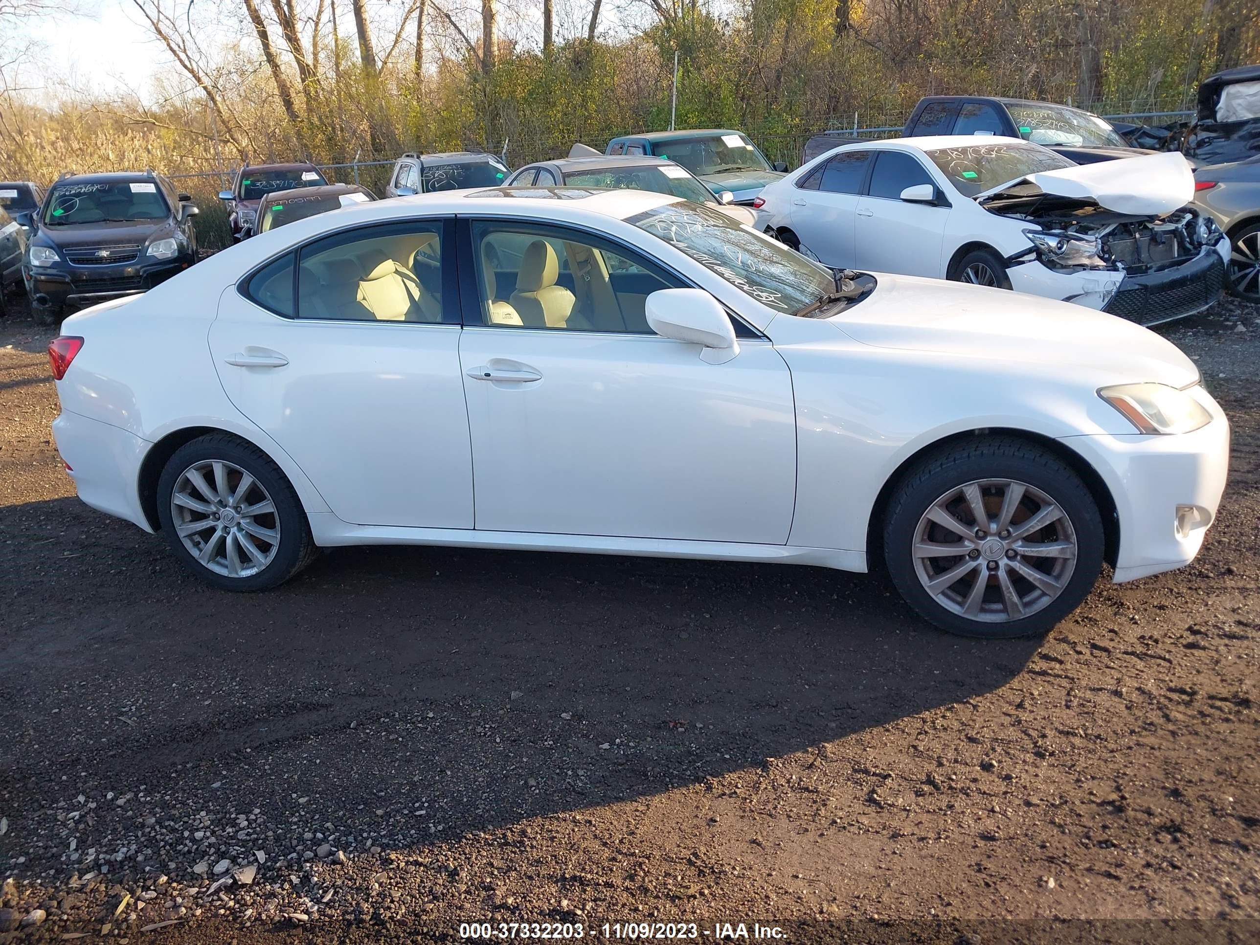 Photo 12 VIN: JTHCK262972010731 - LEXUS IS 