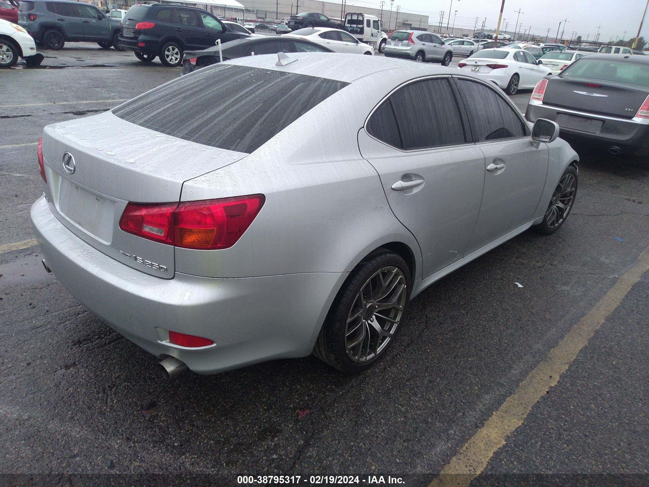 Photo 3 VIN: JTHCK262972010759 - LEXUS IS 