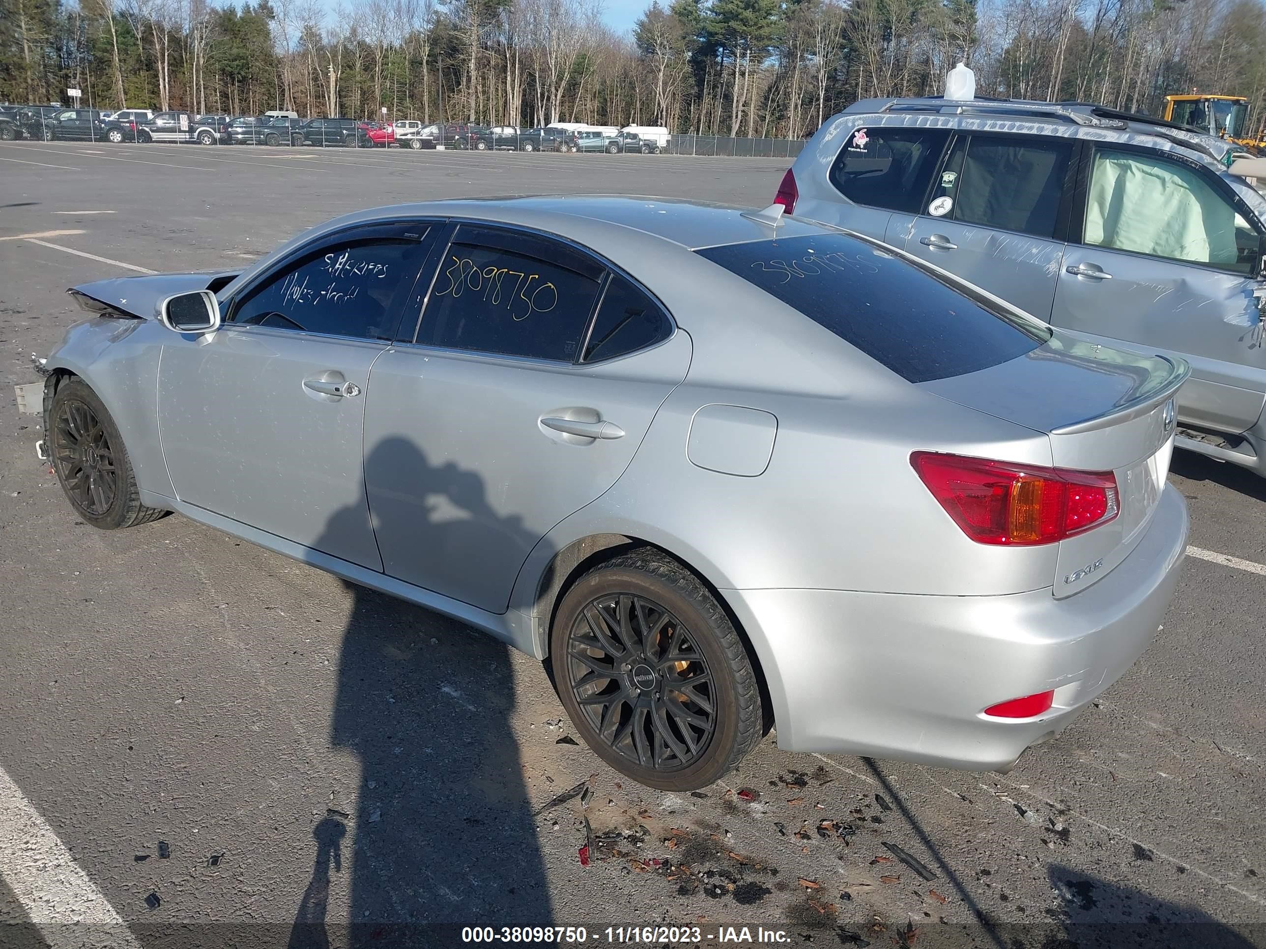 Photo 2 VIN: JTHCK262995033377 - LEXUS IS 