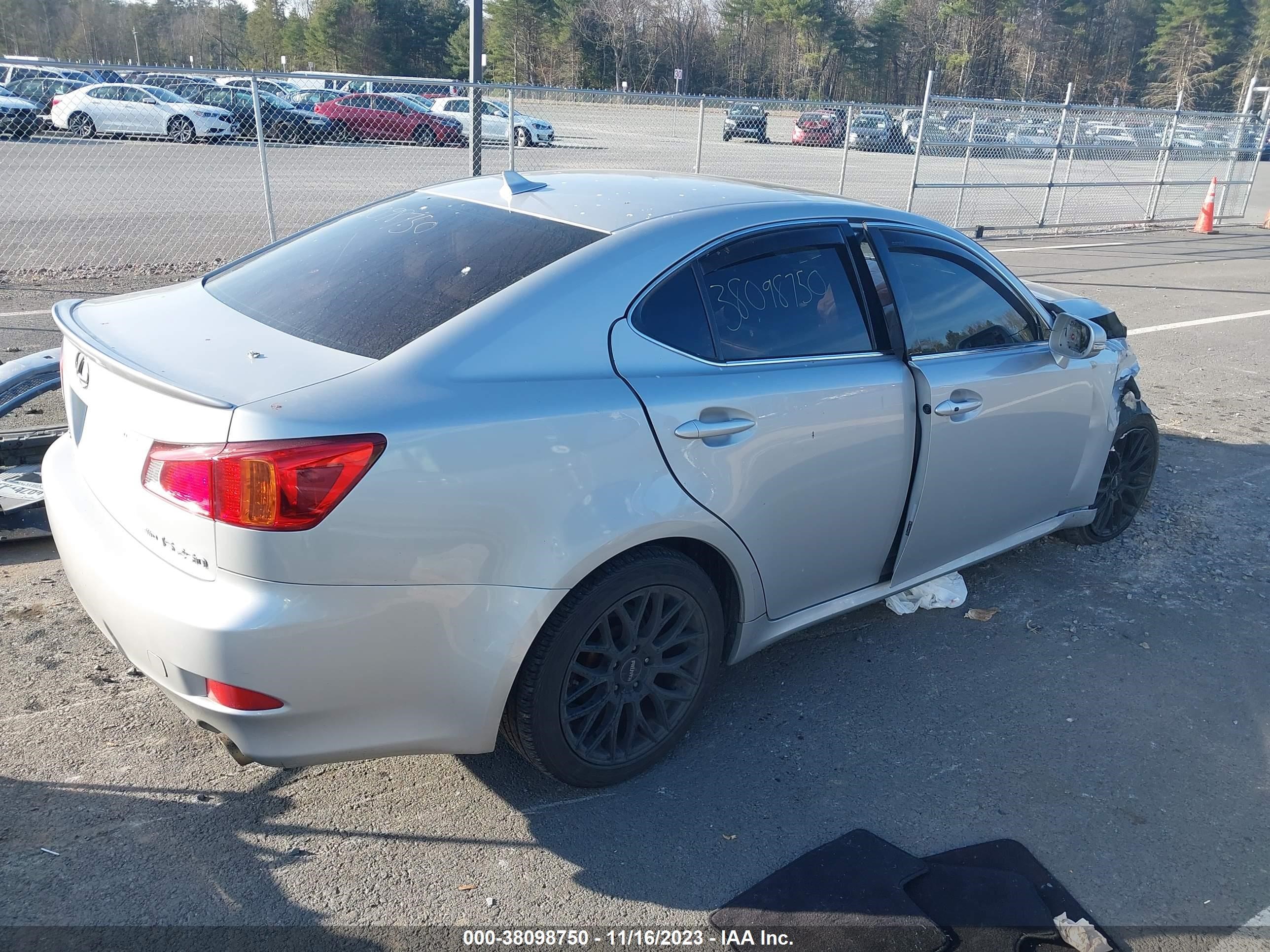 Photo 3 VIN: JTHCK262995033377 - LEXUS IS 