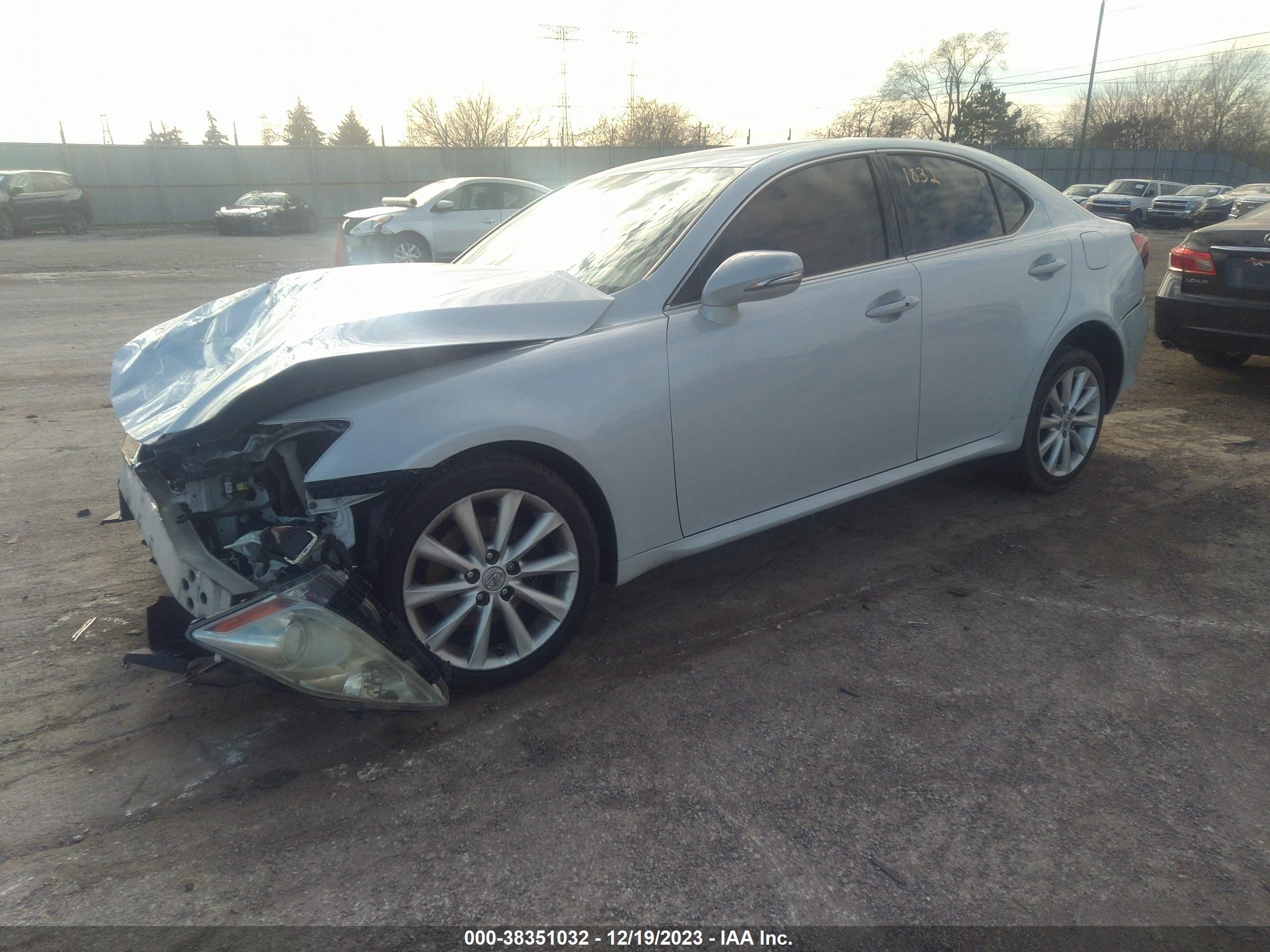 Photo 1 VIN: JTHCK262X92031297 - LEXUS IS 