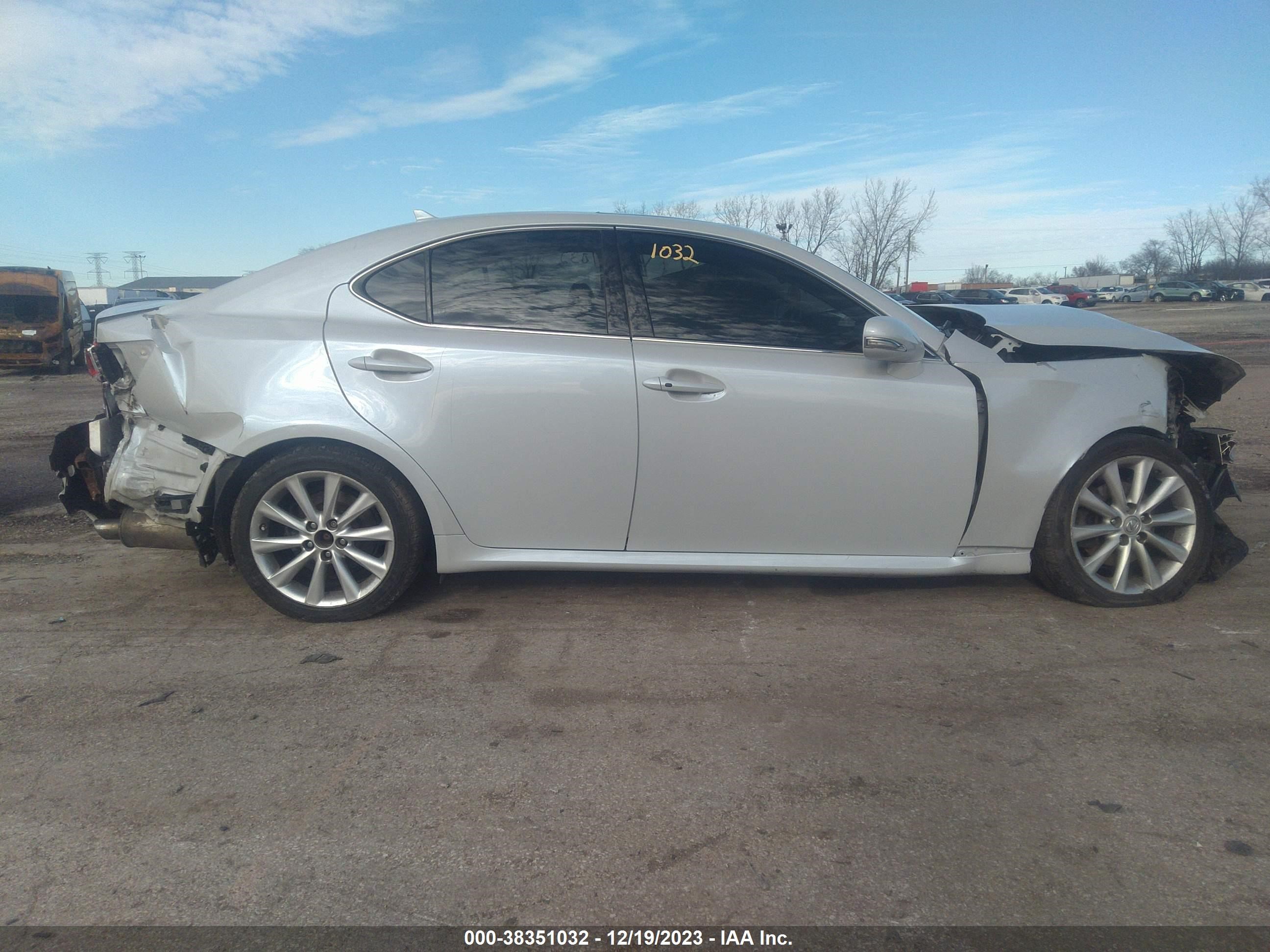 Photo 13 VIN: JTHCK262X92031297 - LEXUS IS 