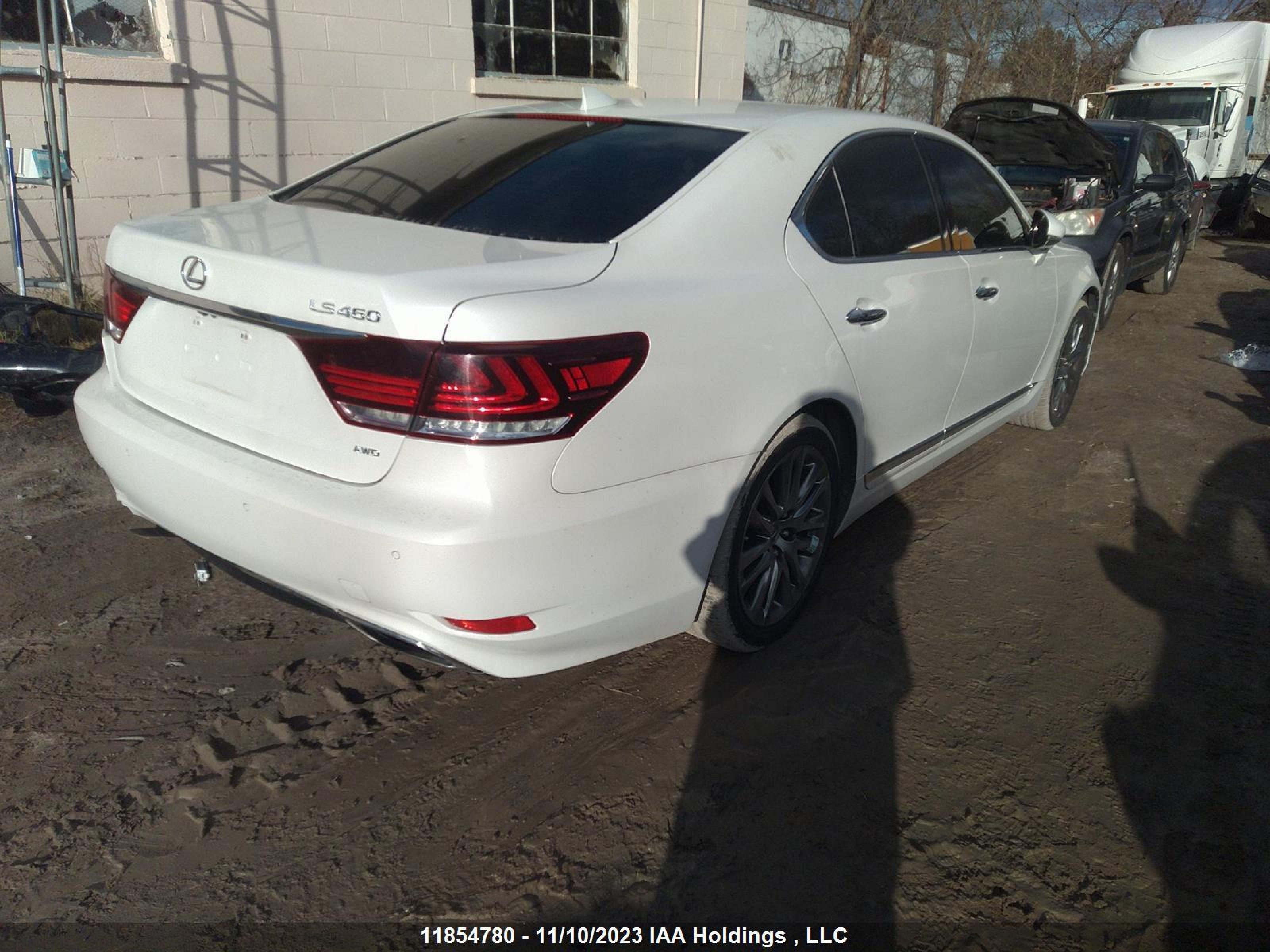 Photo 3 VIN: JTHCL1EF1F5023305 - LEXUS LS 
