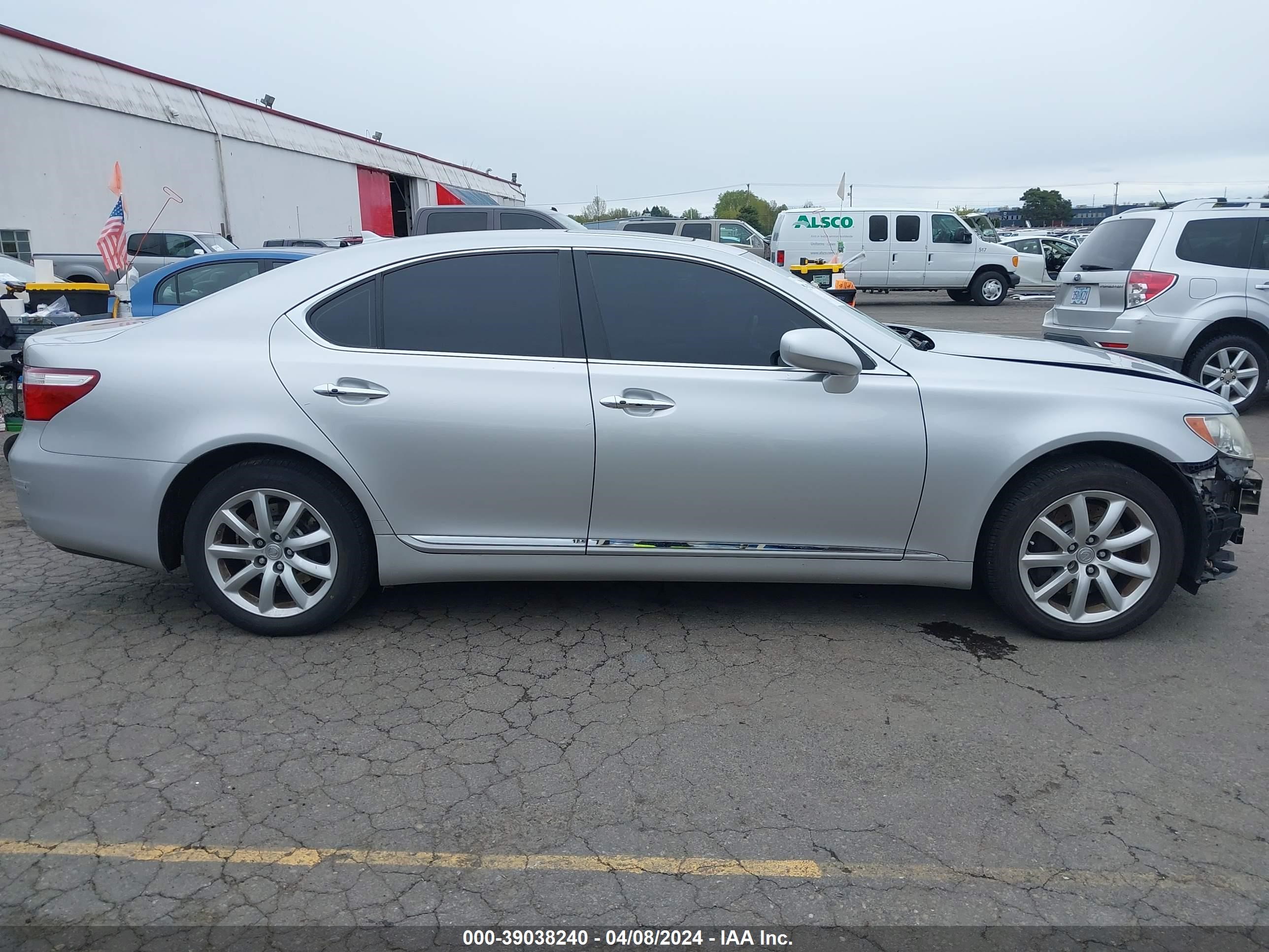 Photo 13 VIN: JTHCL46F395002914 - LEXUS LS 