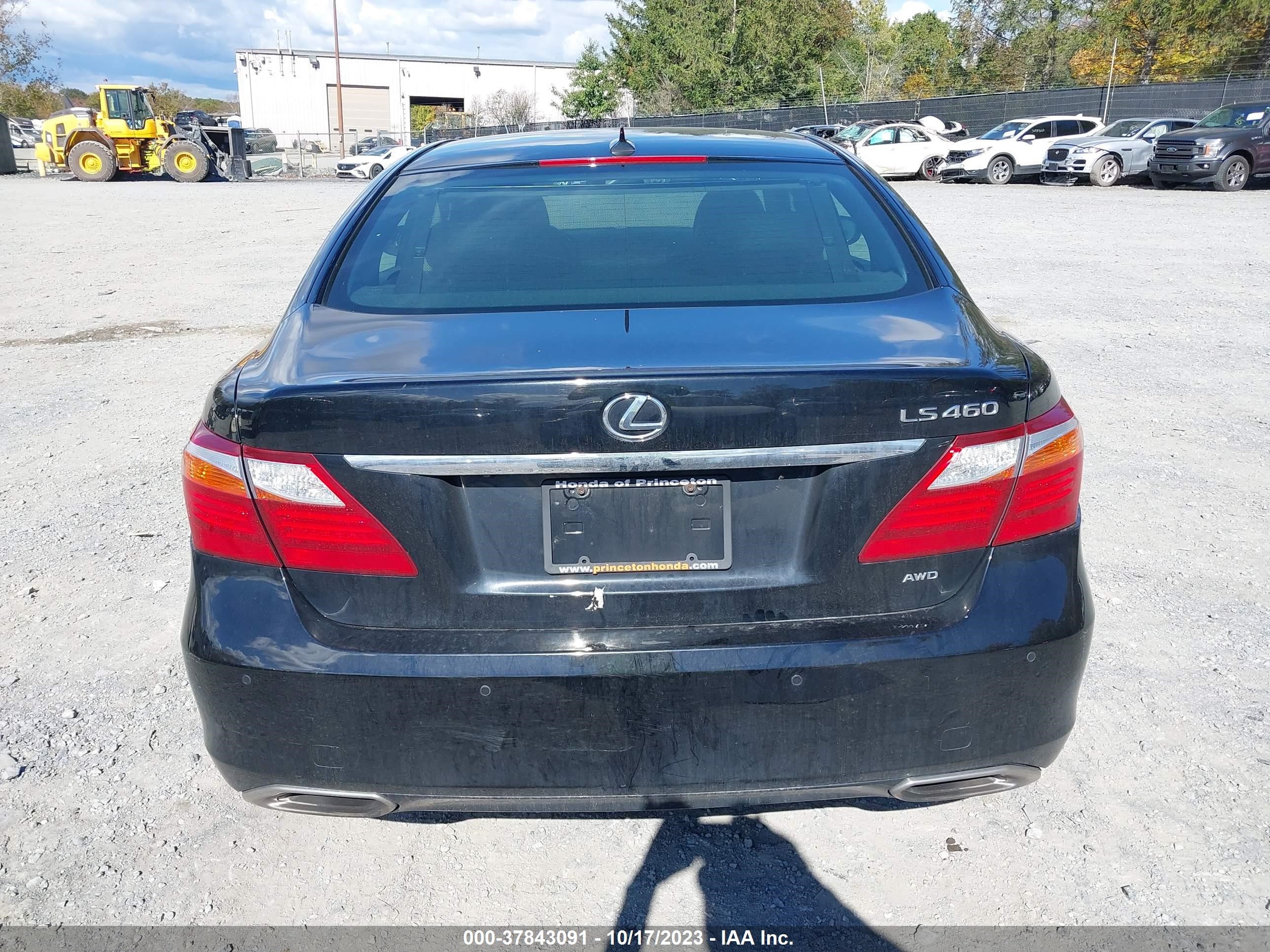 Photo 15 VIN: JTHCL5EF0B5011647 - LEXUS LS 