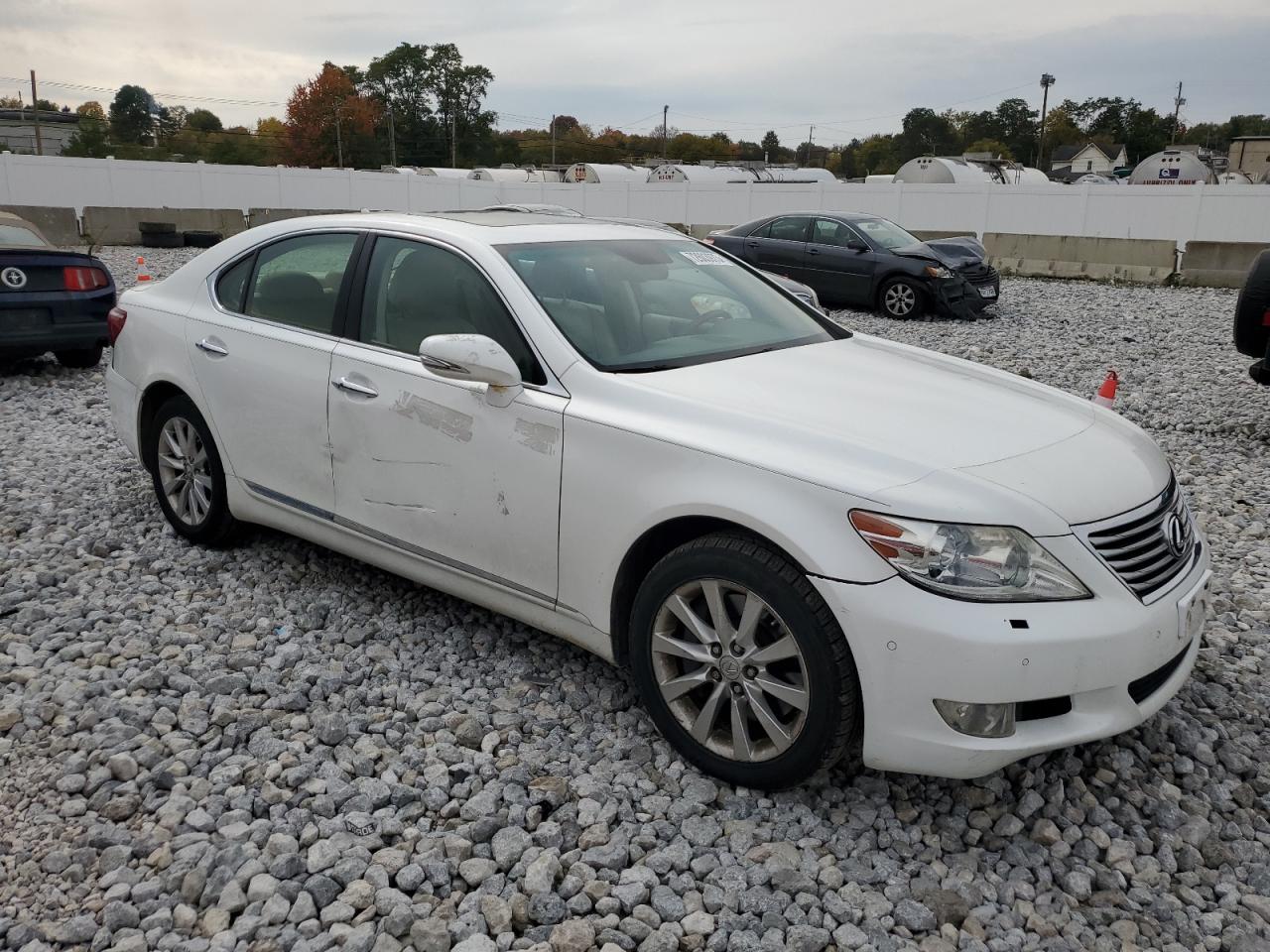 Photo 3 VIN: JTHCL5EF1A5007167 - LEXUS LS 