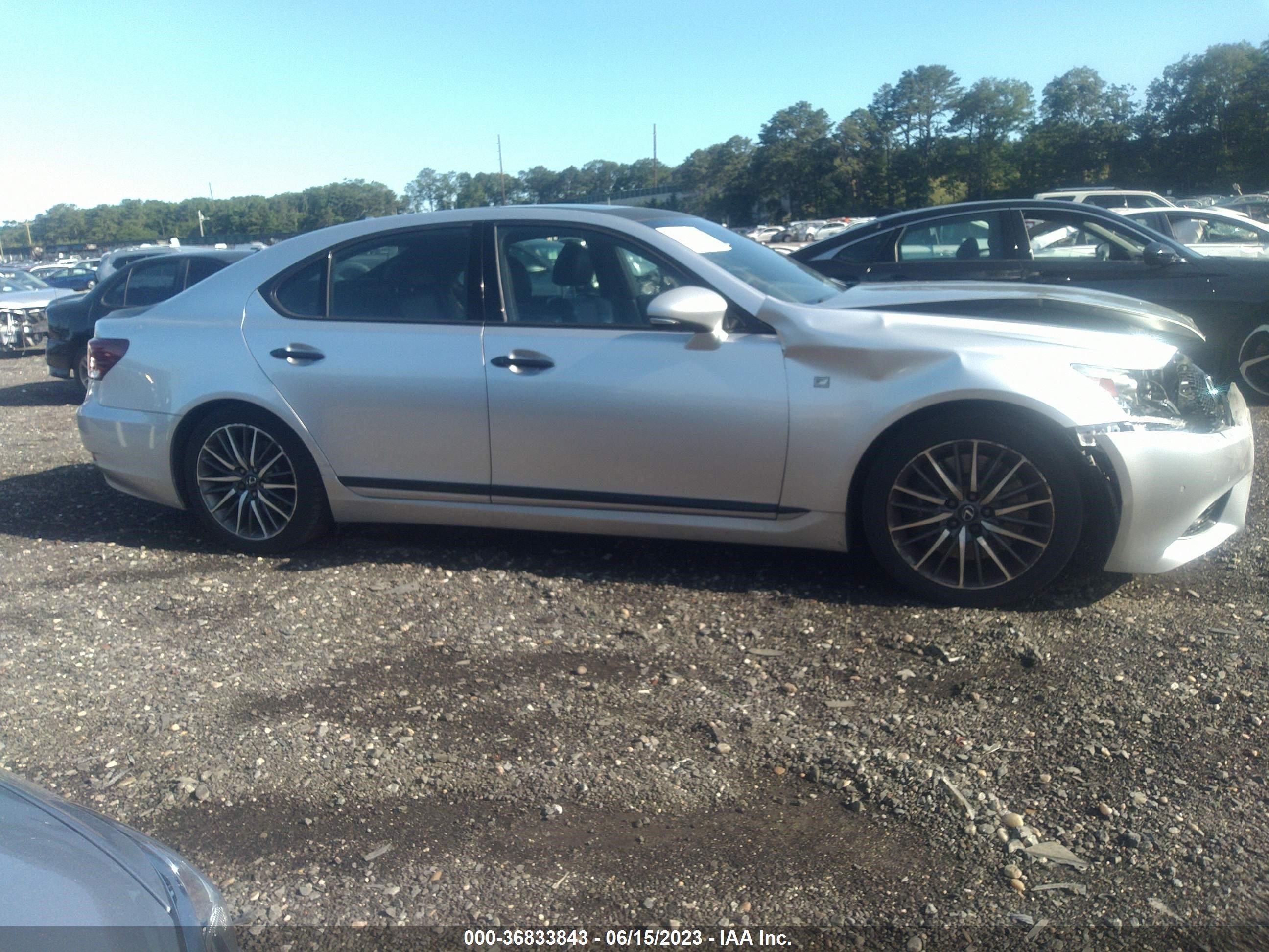 Photo 12 VIN: JTHCL5EF2D5016898 - LEXUS LS 