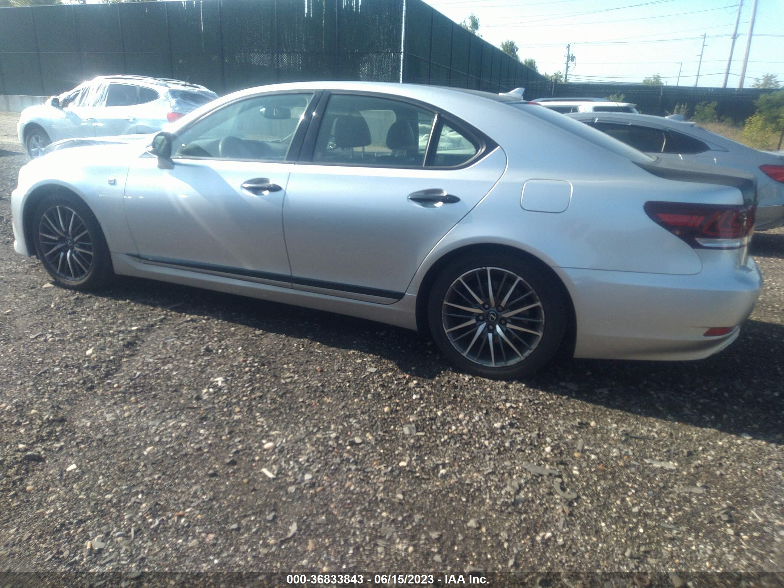 Photo 13 VIN: JTHCL5EF2D5016898 - LEXUS LS 