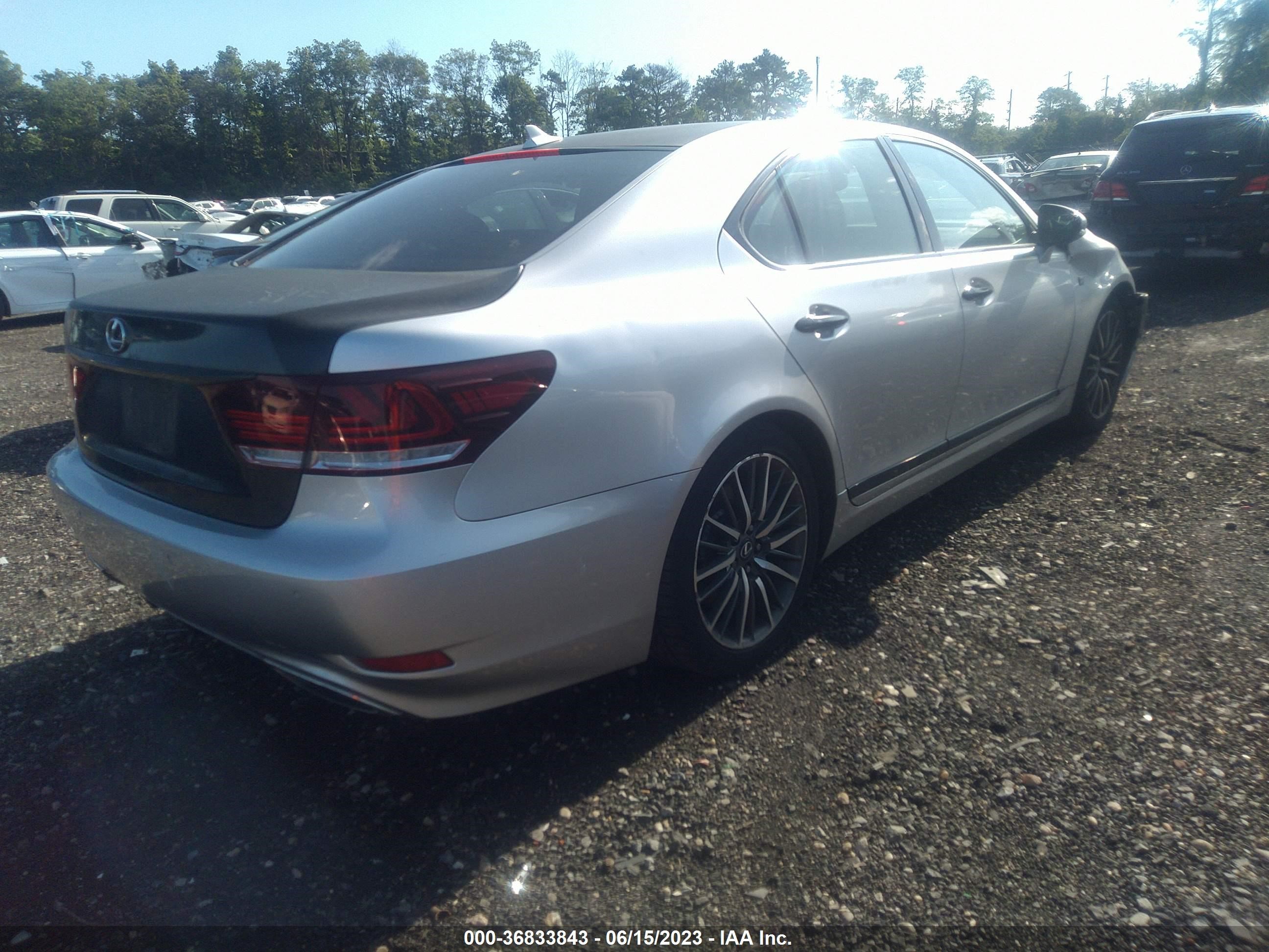 Photo 3 VIN: JTHCL5EF2D5016898 - LEXUS LS 