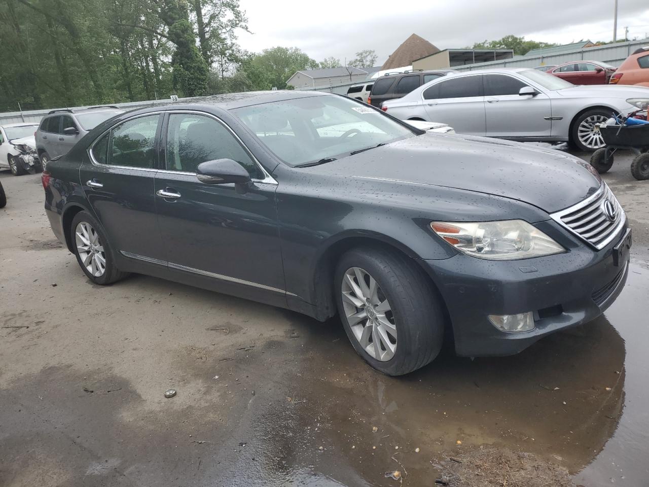 Photo 3 VIN: JTHCL5EF4A5008636 - LEXUS LS 460 