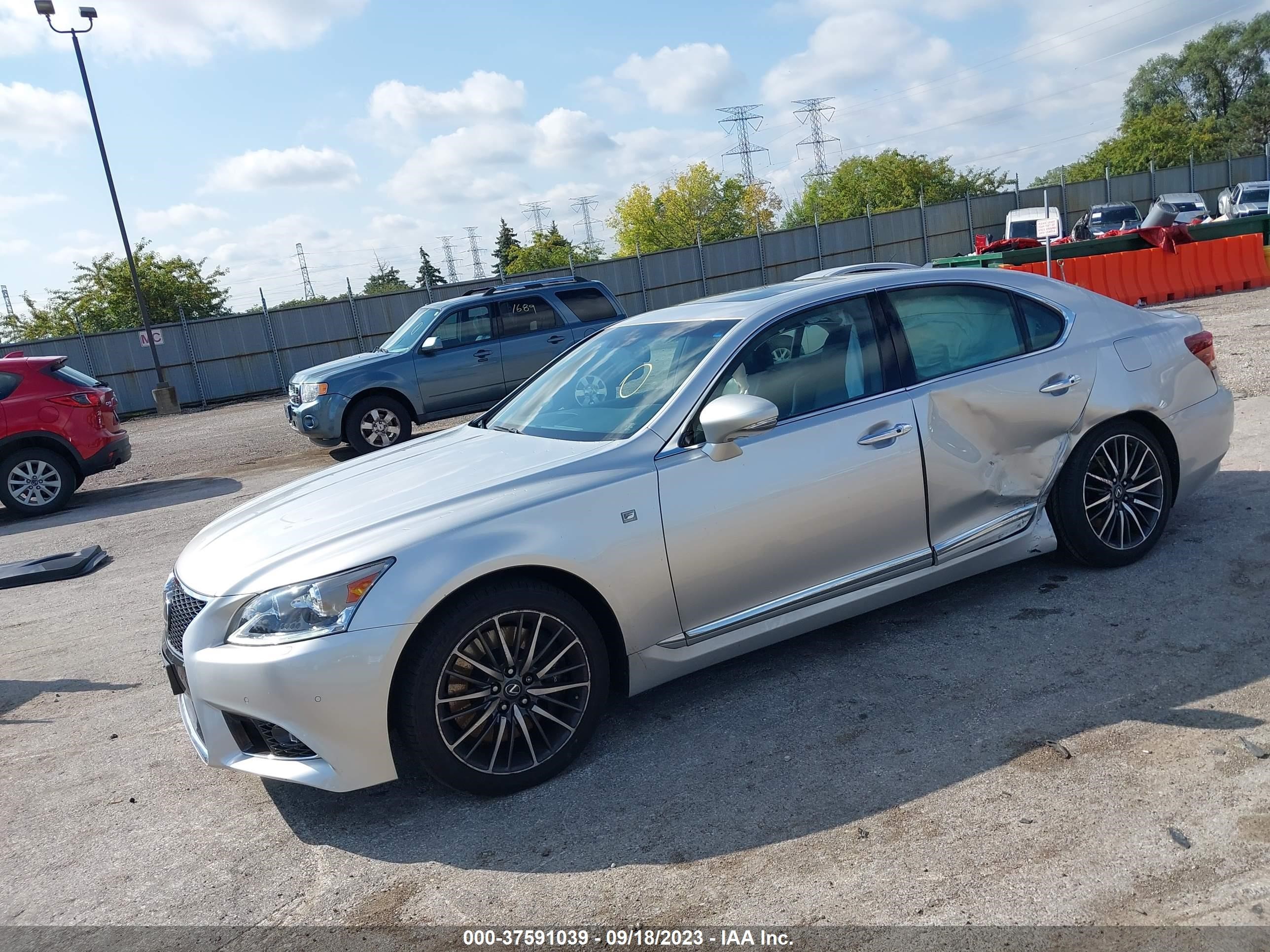 Photo 1 VIN: JTHCL5EF5D5016152 - LEXUS LS 