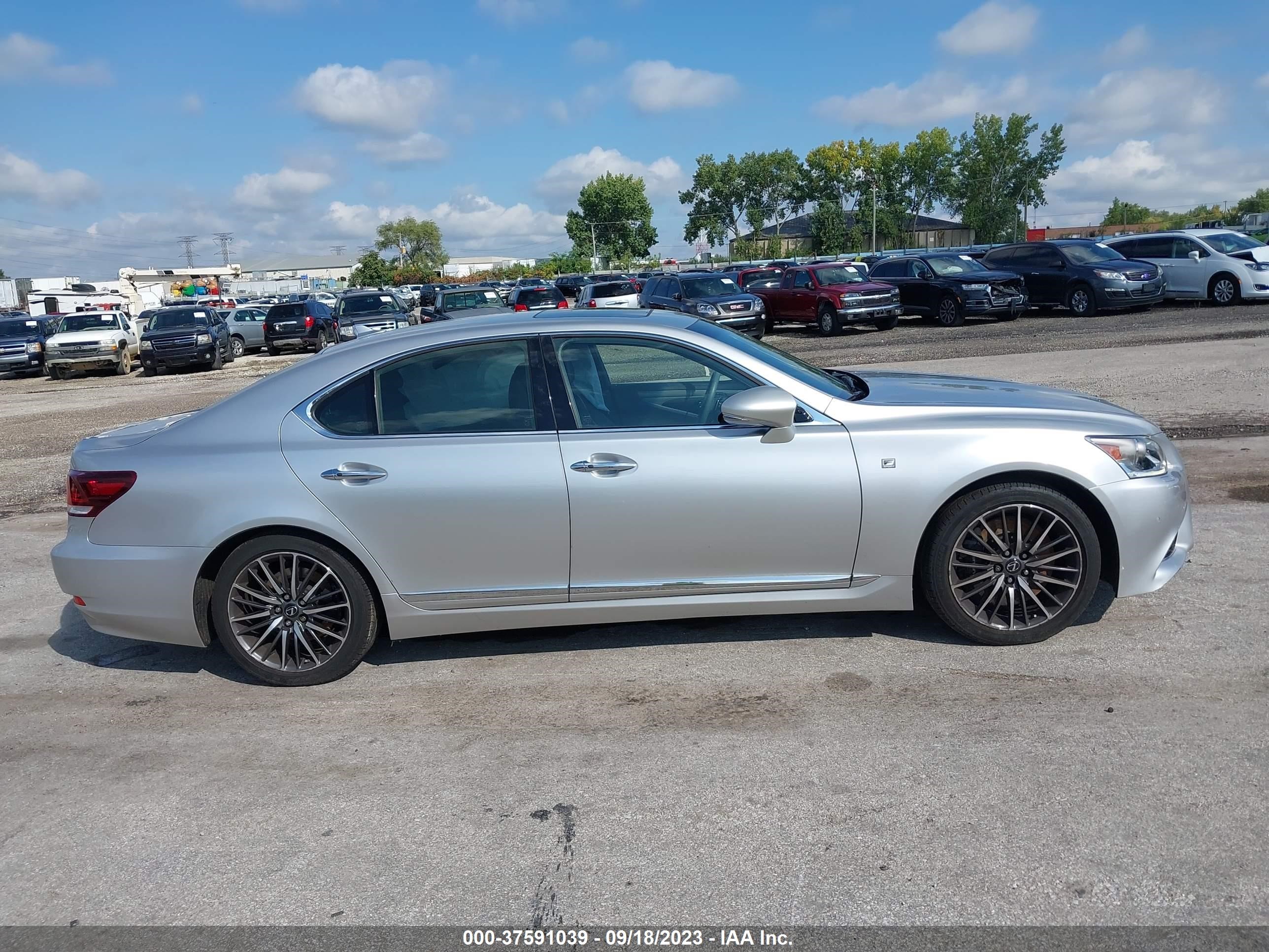 Photo 12 VIN: JTHCL5EF5D5016152 - LEXUS LS 