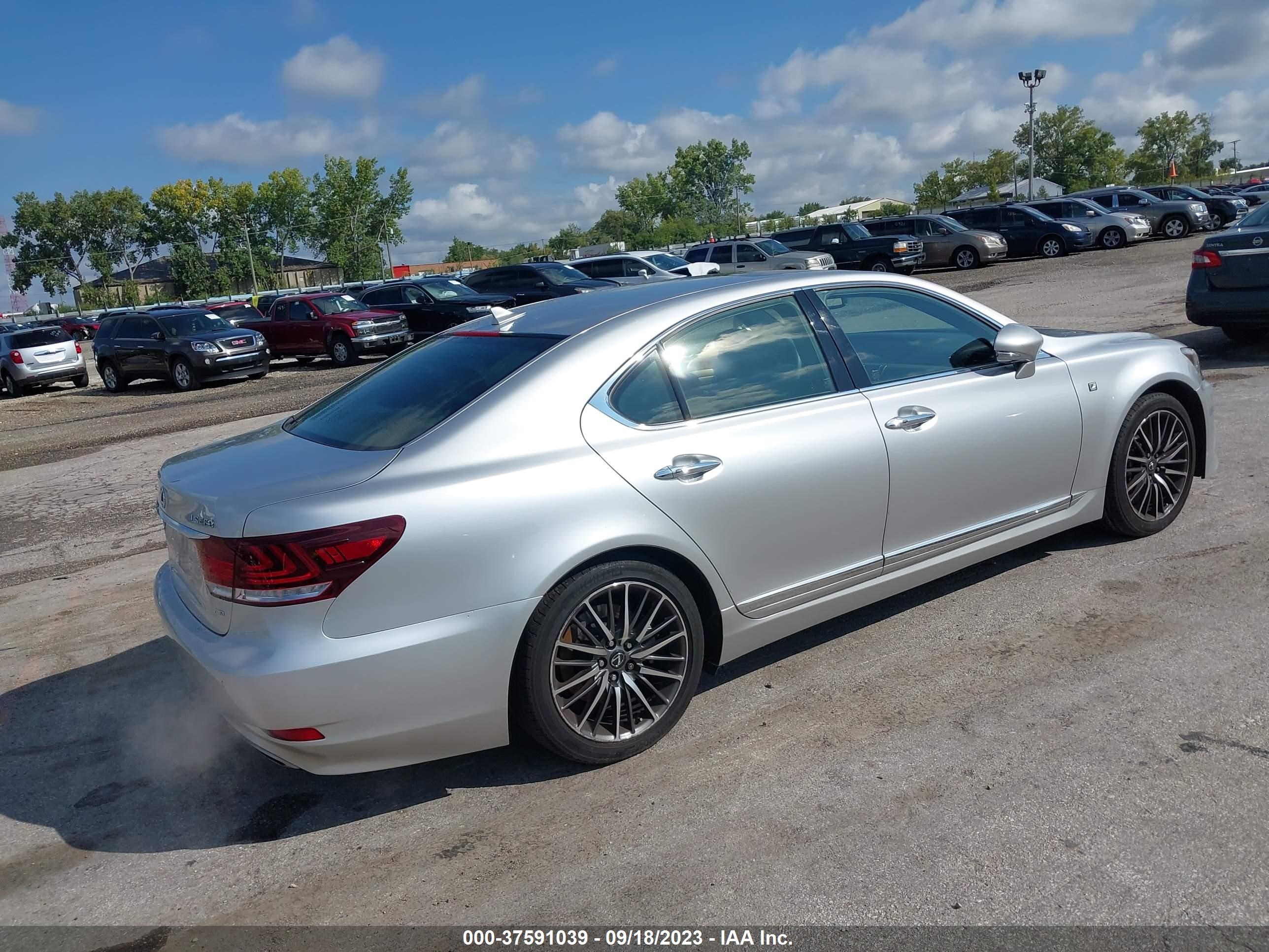 Photo 3 VIN: JTHCL5EF5D5016152 - LEXUS LS 