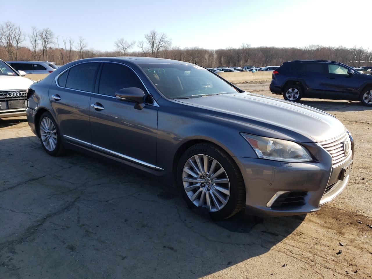 Photo 3 VIN: JTHCL5EF5D5017818 - LEXUS LS 